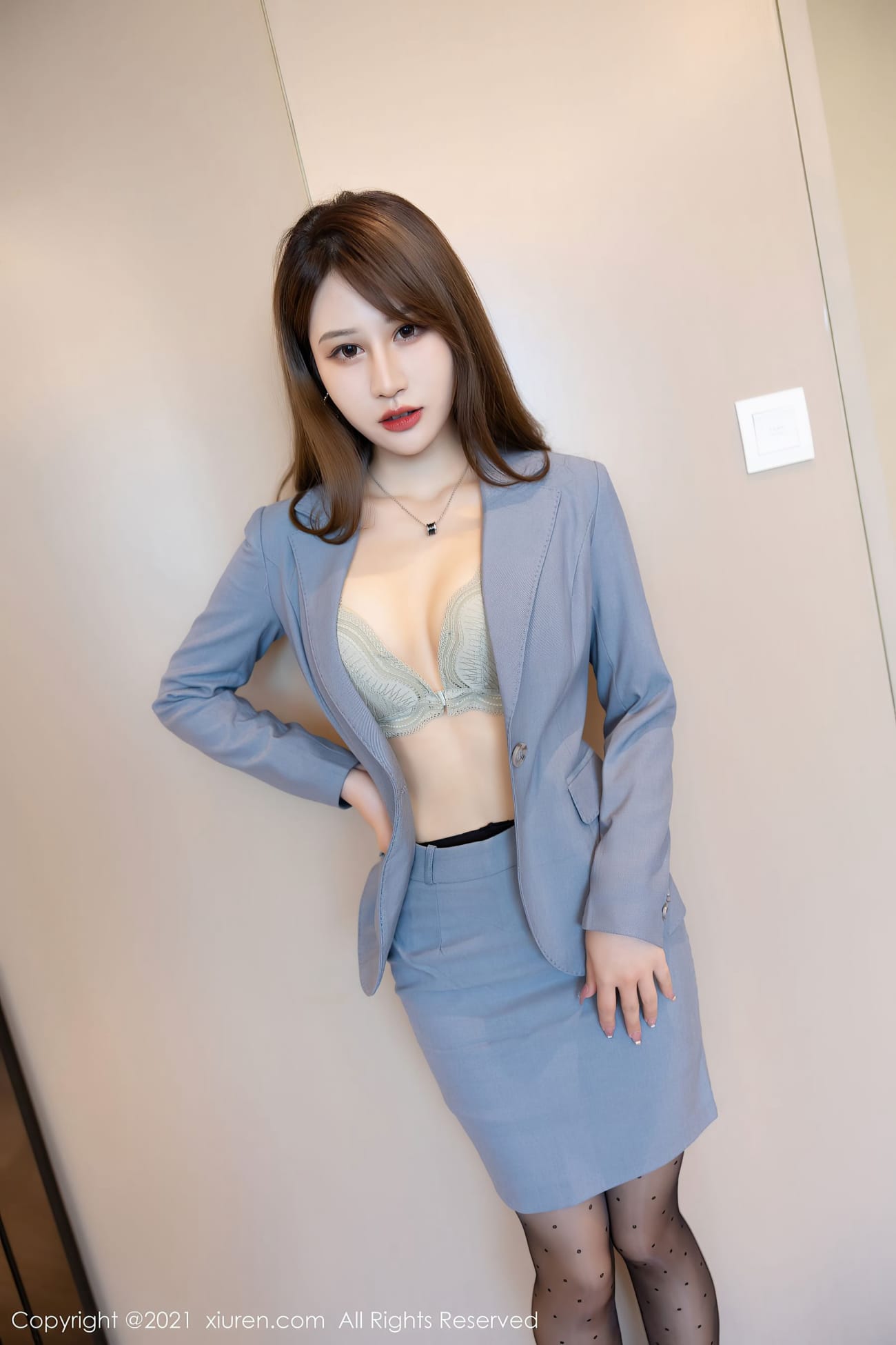 美女模特张欣欣 - 职业西装+黑丝系列深圳旅拍