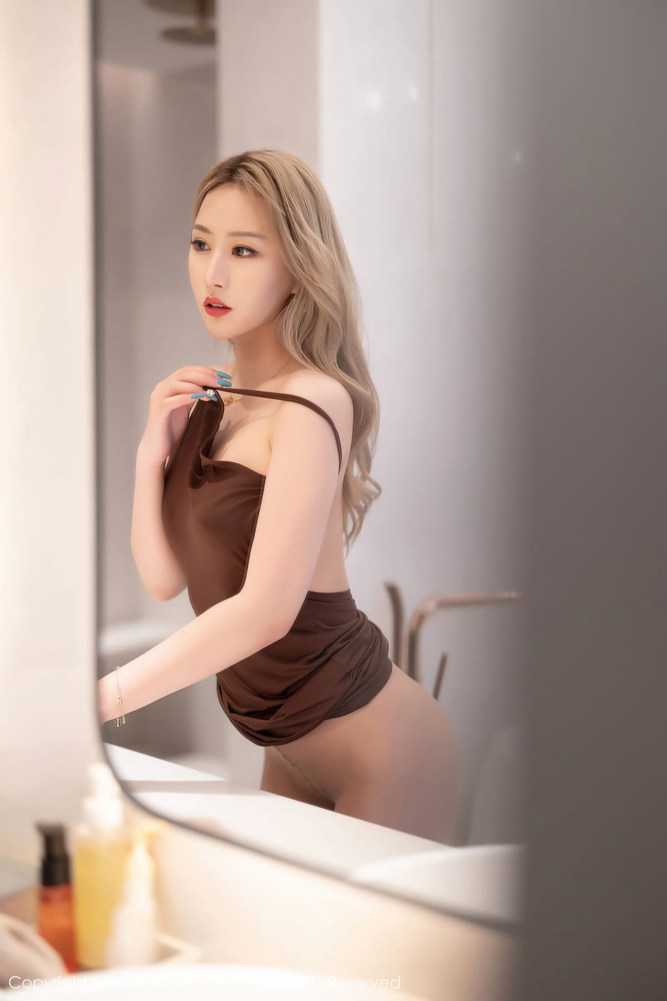 美女模特张欣欣 - 轻透吊裙+朦胧丝袜系列写真