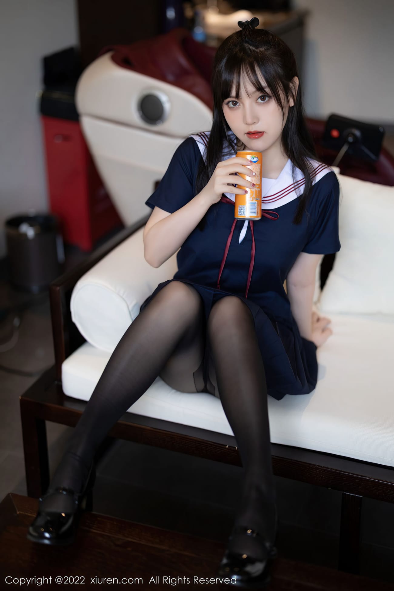 美女模特豆瓣酱 - 深蓝色上衣+黑丝系列性感写真