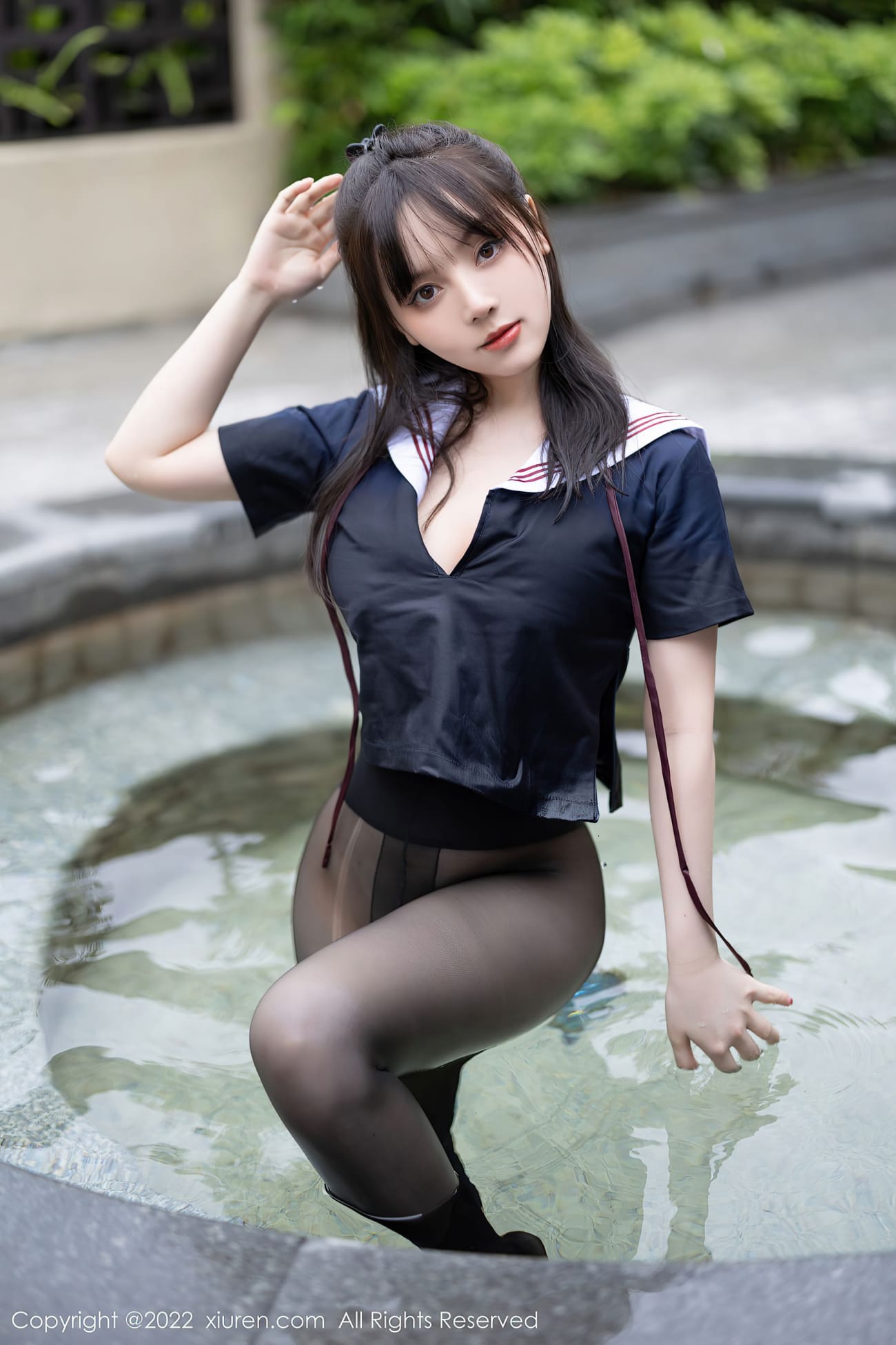 美女模特豆瓣酱 - 深蓝色上衣+黑丝系列性感写真
