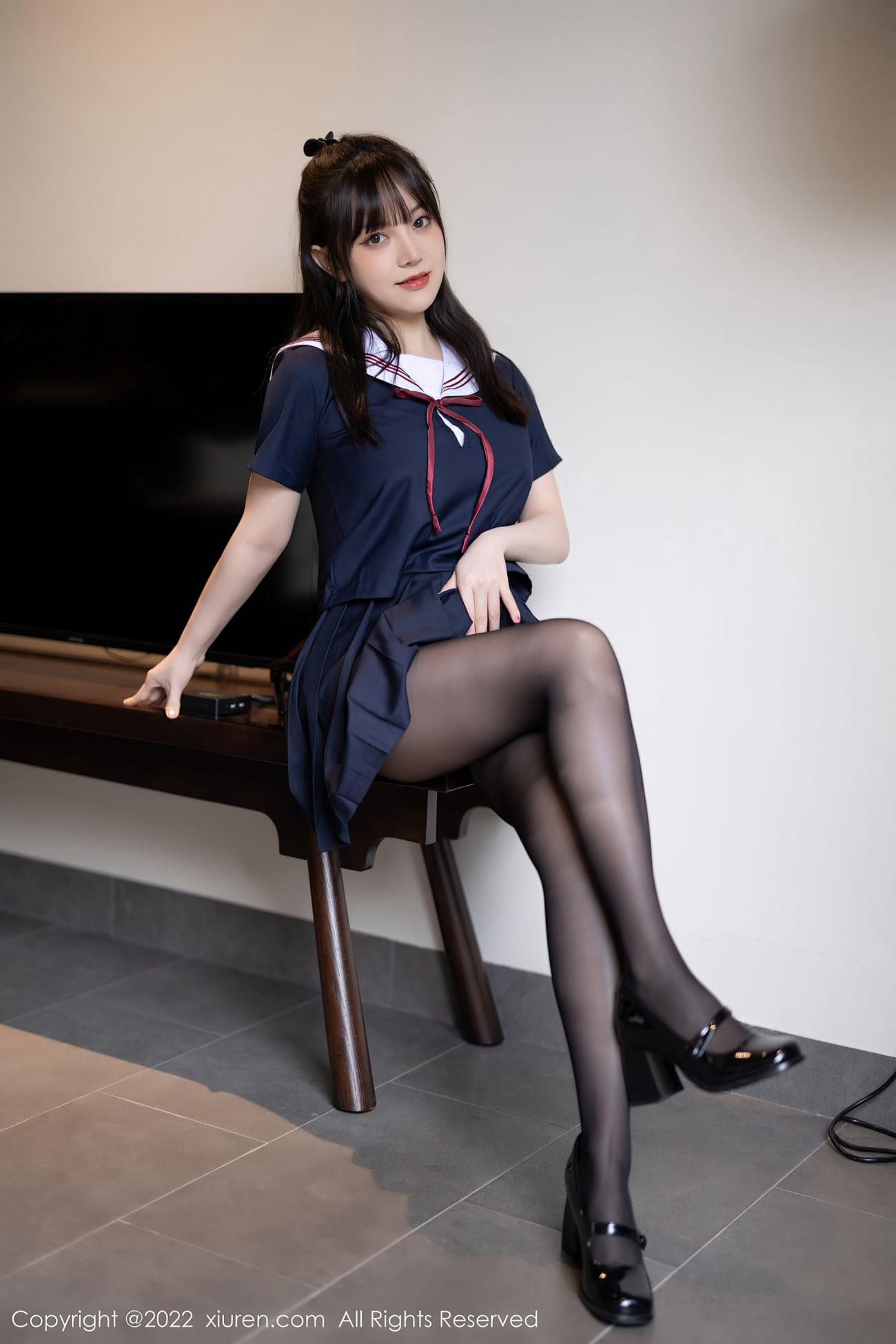 美女模特豆瓣酱 - 深蓝色上衣+黑丝系列性感写真