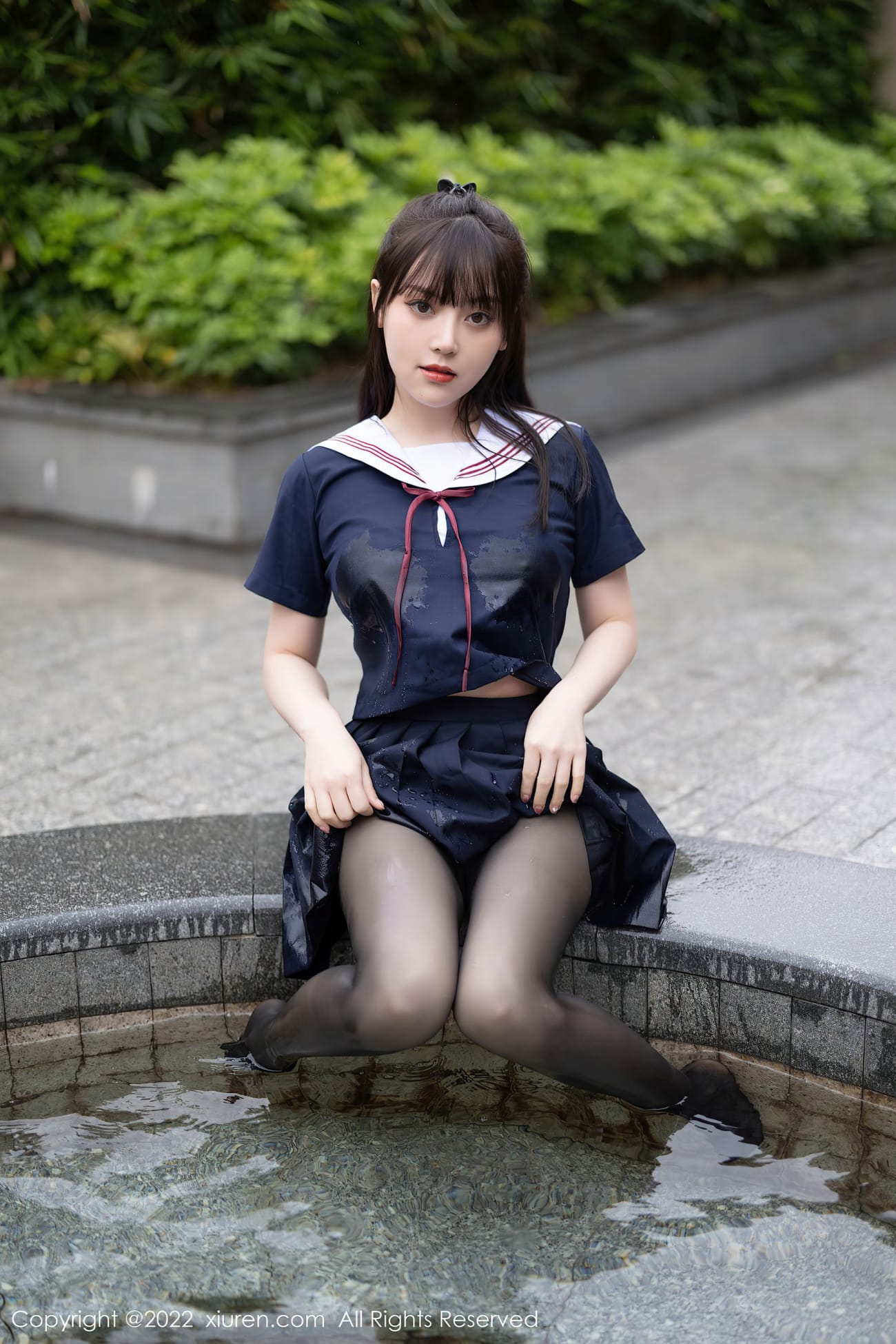 美女模特豆瓣酱 - 深蓝色上衣+黑丝系列性感写真