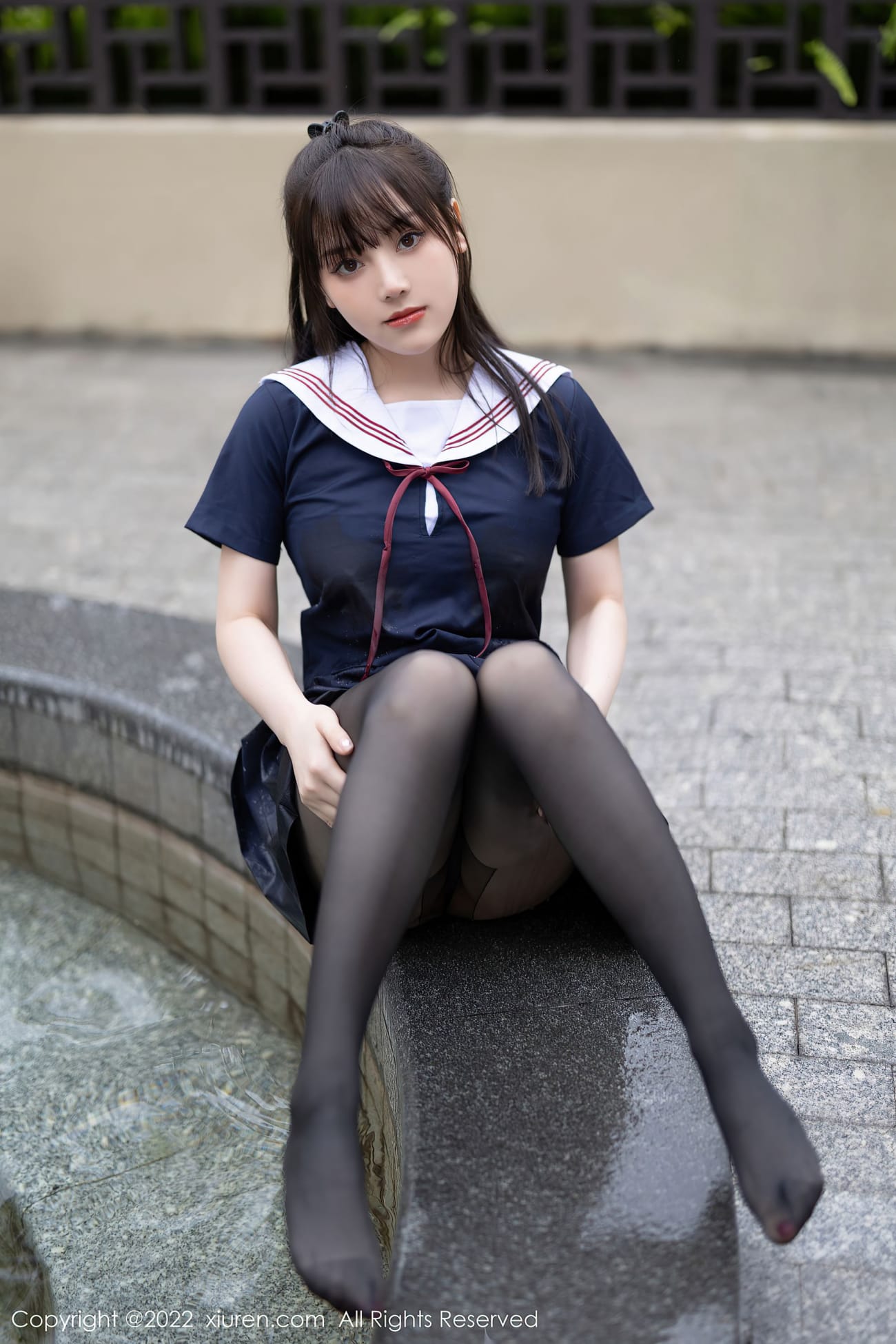 美女模特豆瓣酱 - 深蓝色上衣+黑丝系列性感写真