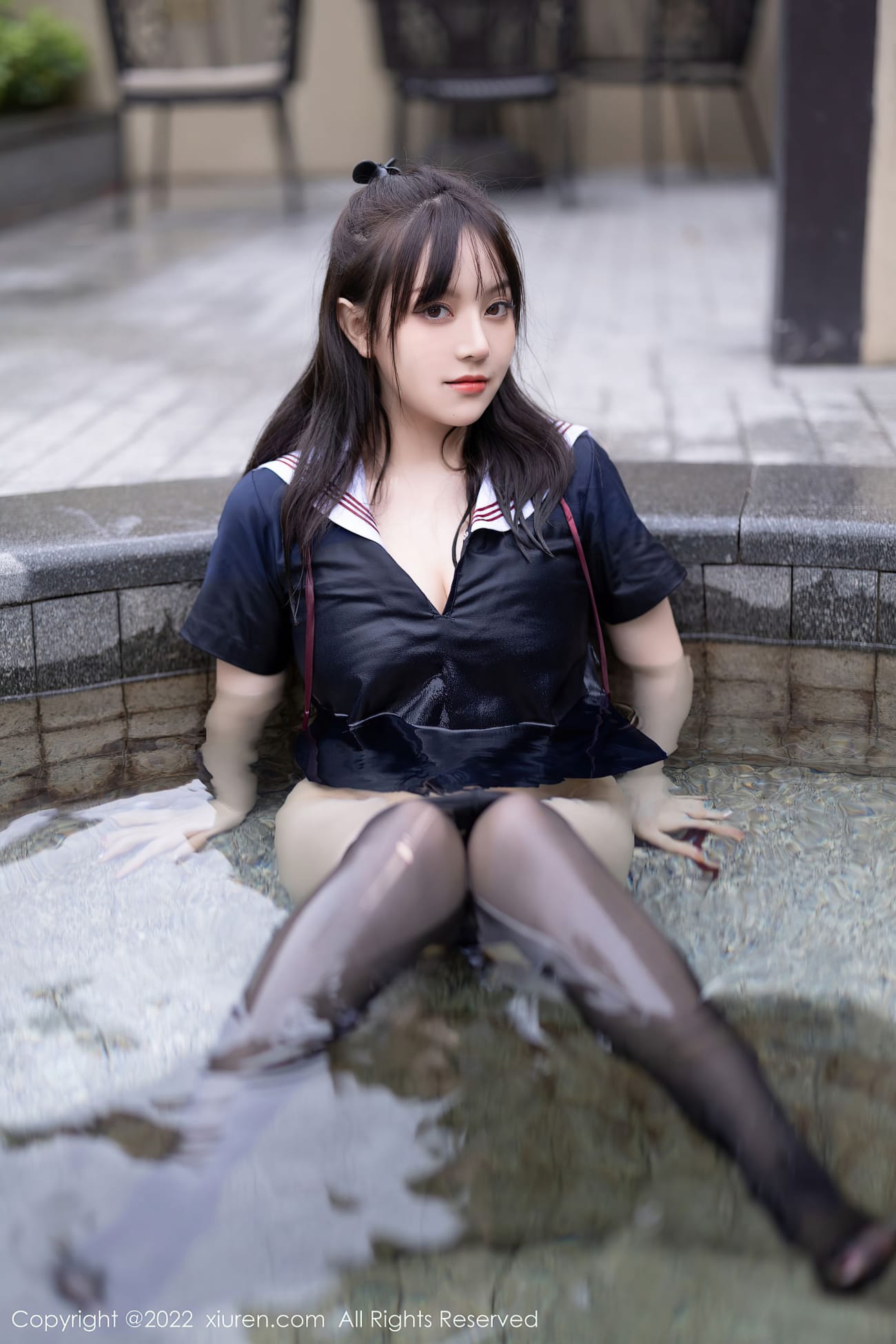 美女模特豆瓣酱 - 深蓝色上衣+黑丝系列性感写真