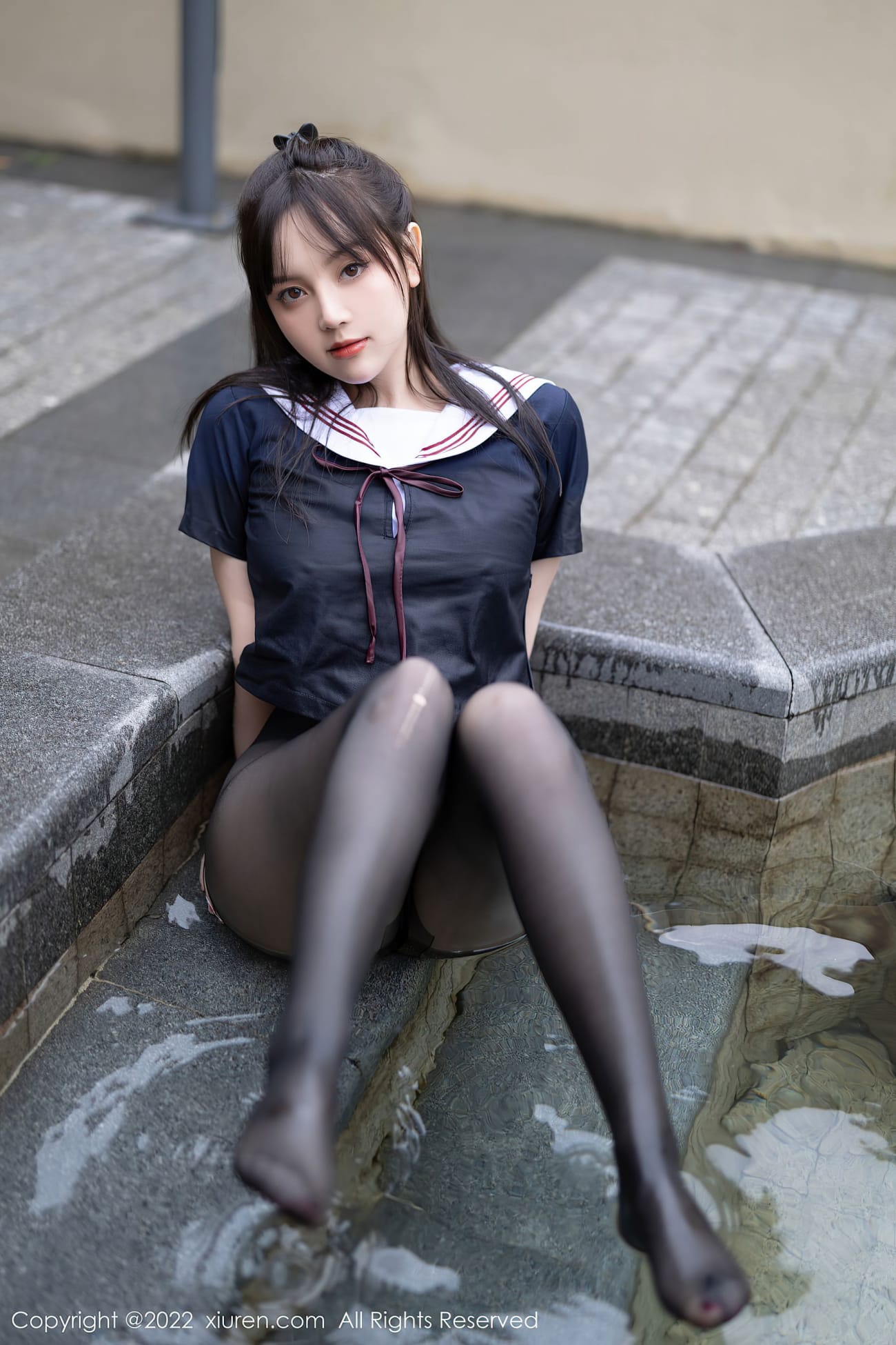 美女模特豆瓣酱 - 深蓝色上衣+黑丝系列性感写真