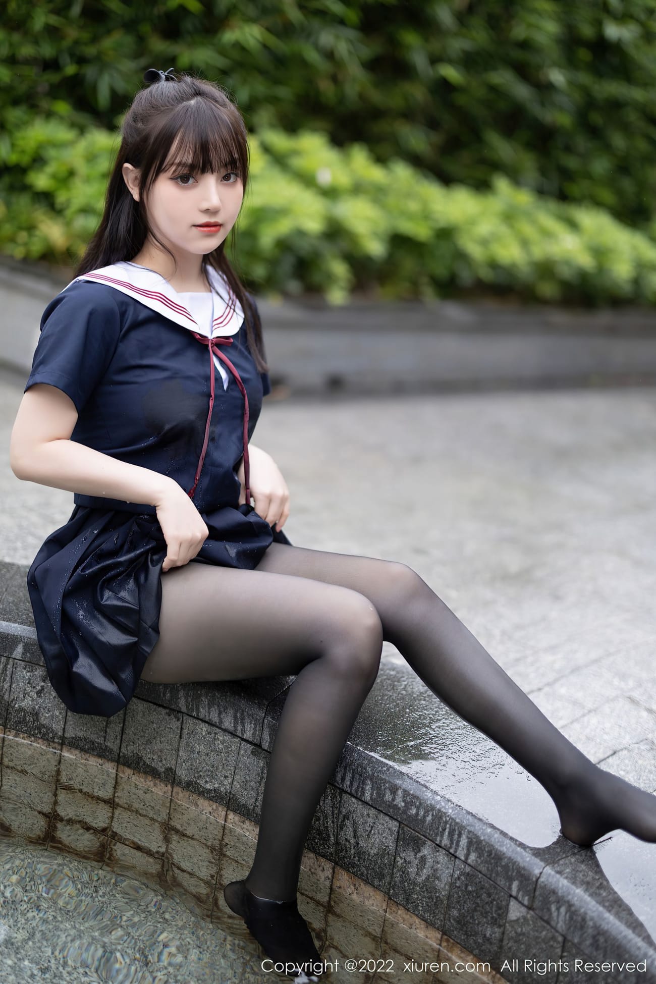 美女模特豆瓣酱 - 深蓝色上衣+黑丝系列性感写真
