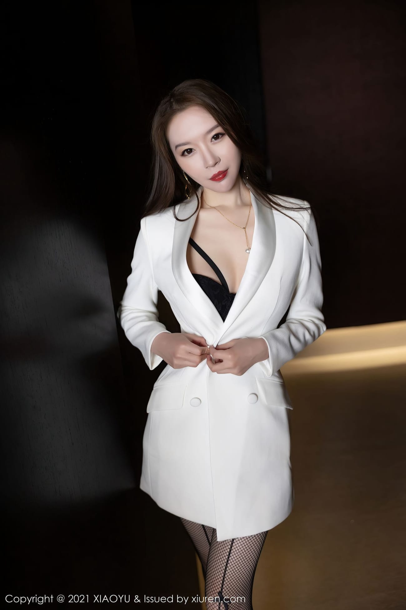 美女模特梦心月 - 飒爽大衣+网袜系列性感写真