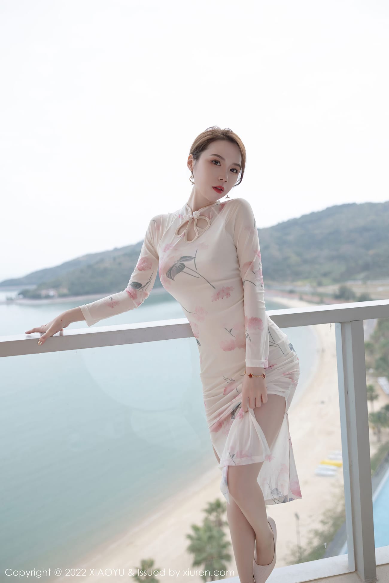 美女模特梦心玥 - 花纹旗袍+原色丝袜惠州旅拍