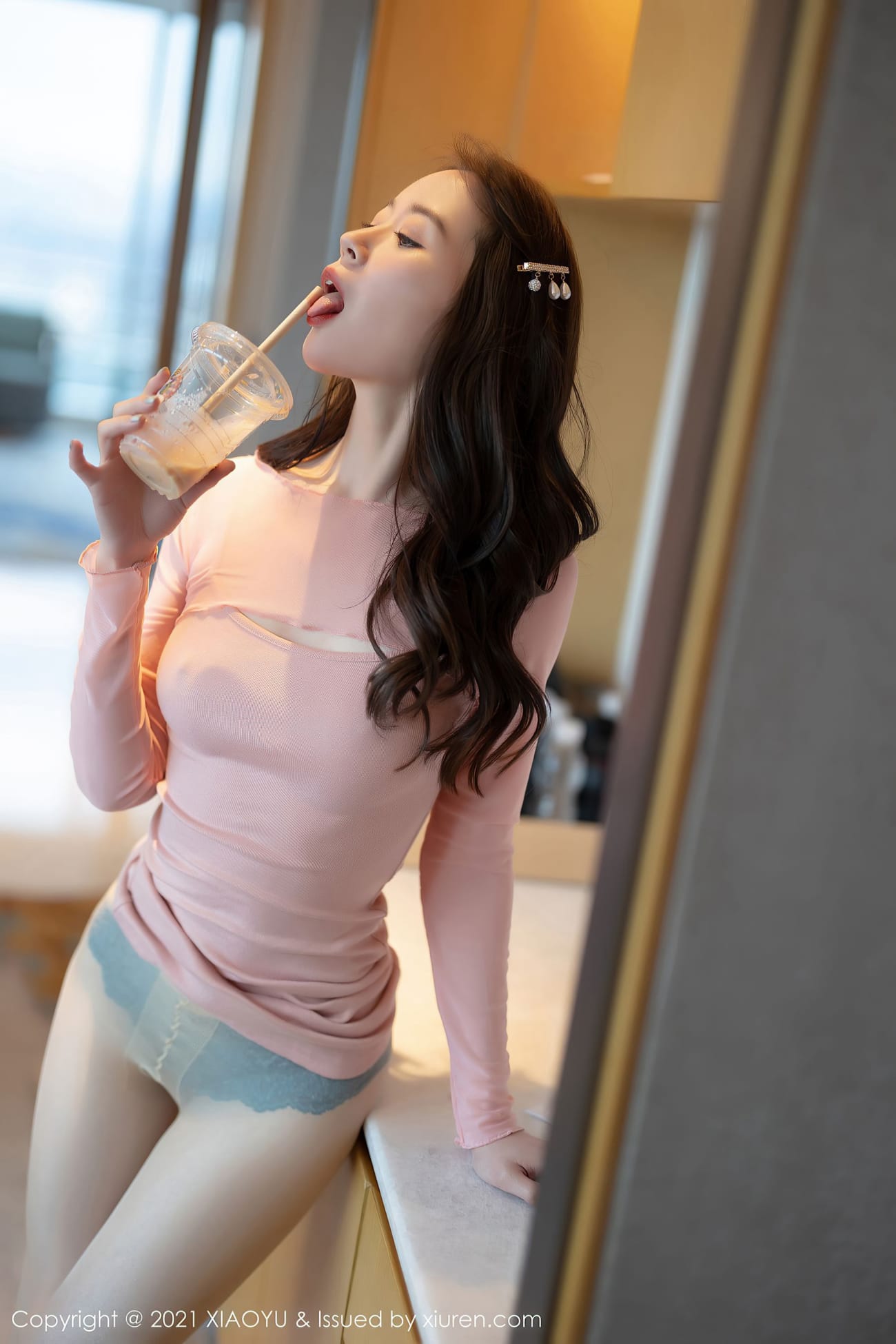 模特梦心月 - 粉色服饰+丝袜高挑系列写真