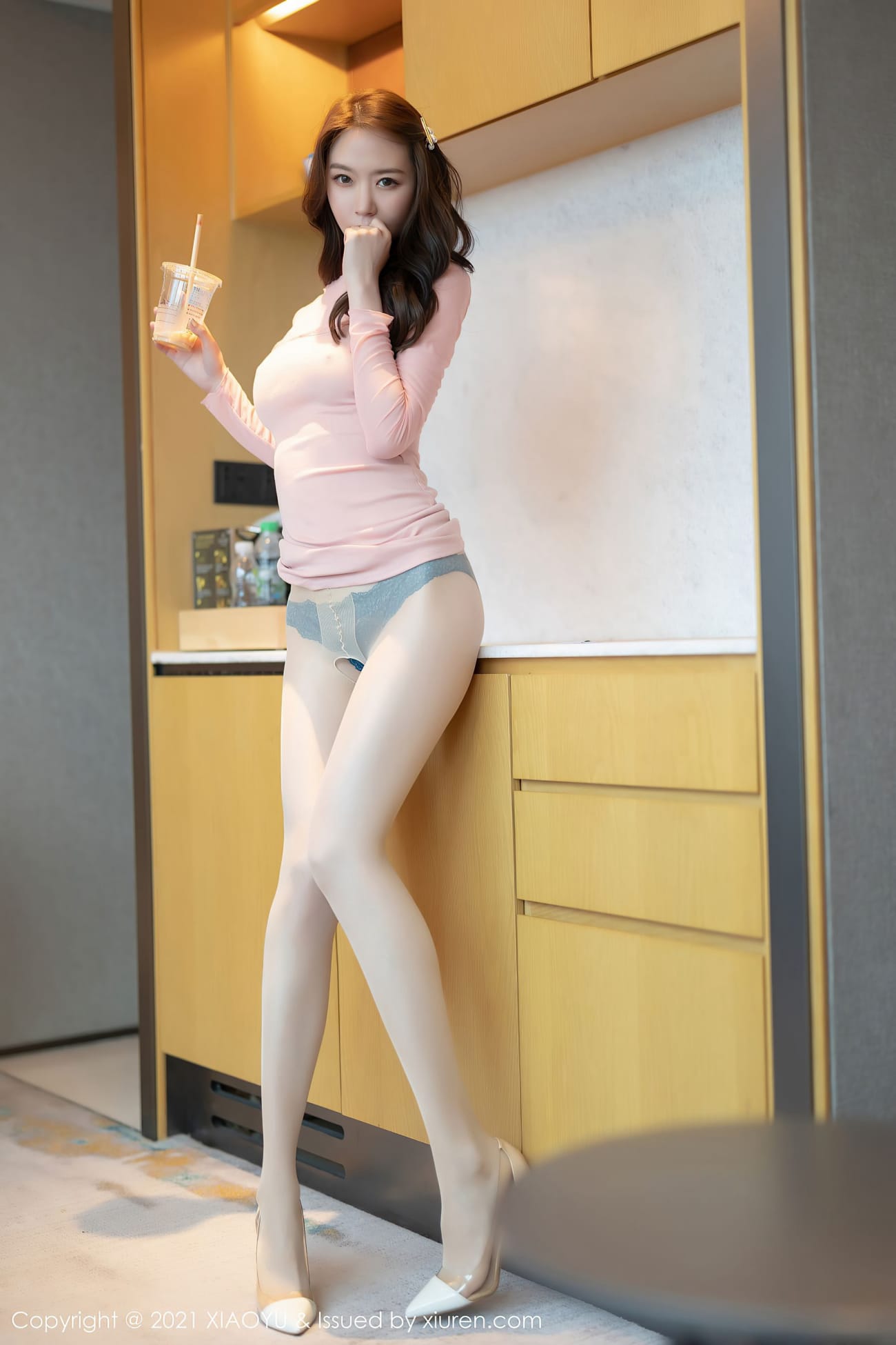 模特梦心月 - 粉色服饰+丝袜高挑系列写真