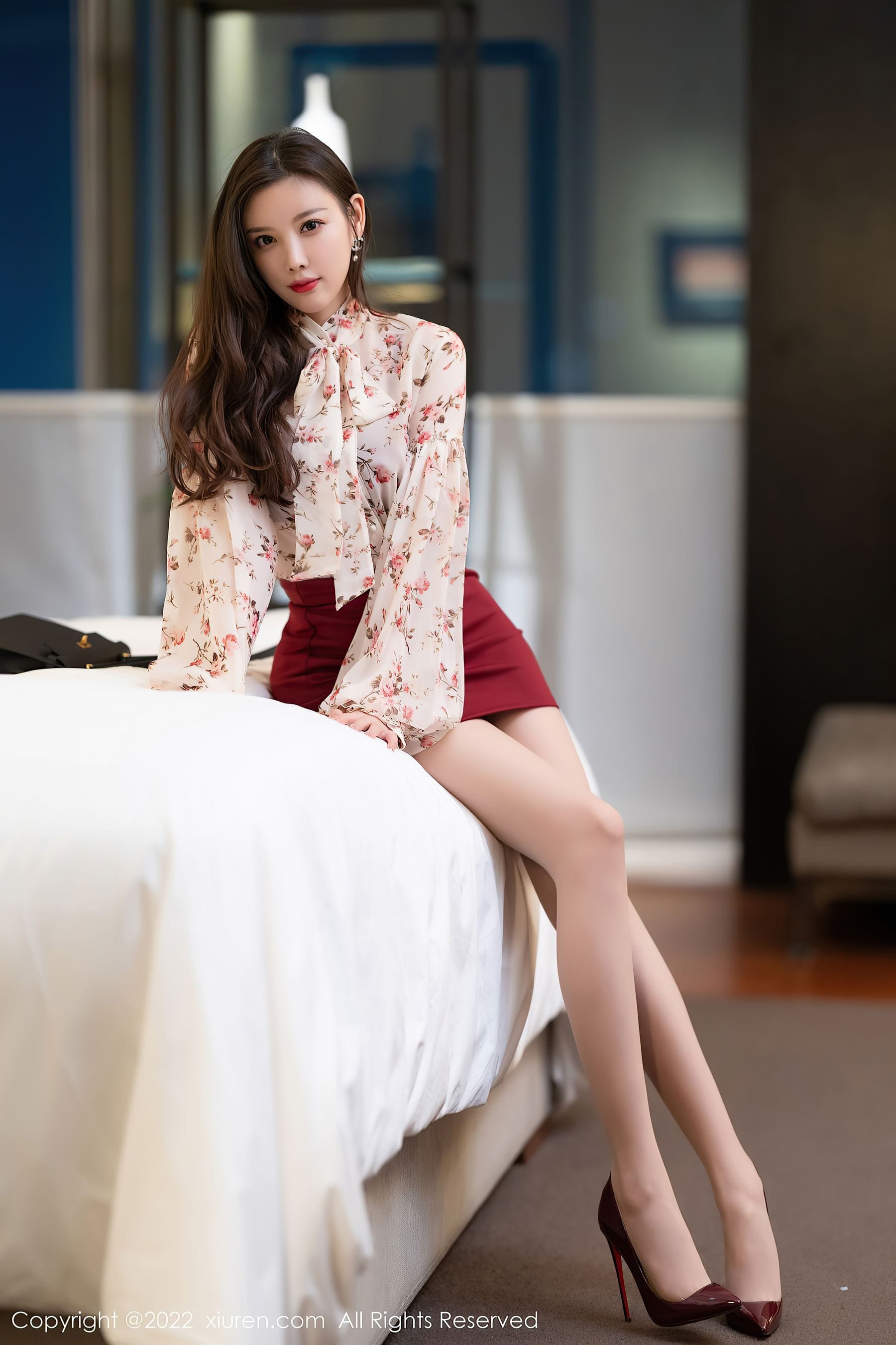 女神杨晨晨Yome - 花纹上衣+红色短裙私房写真