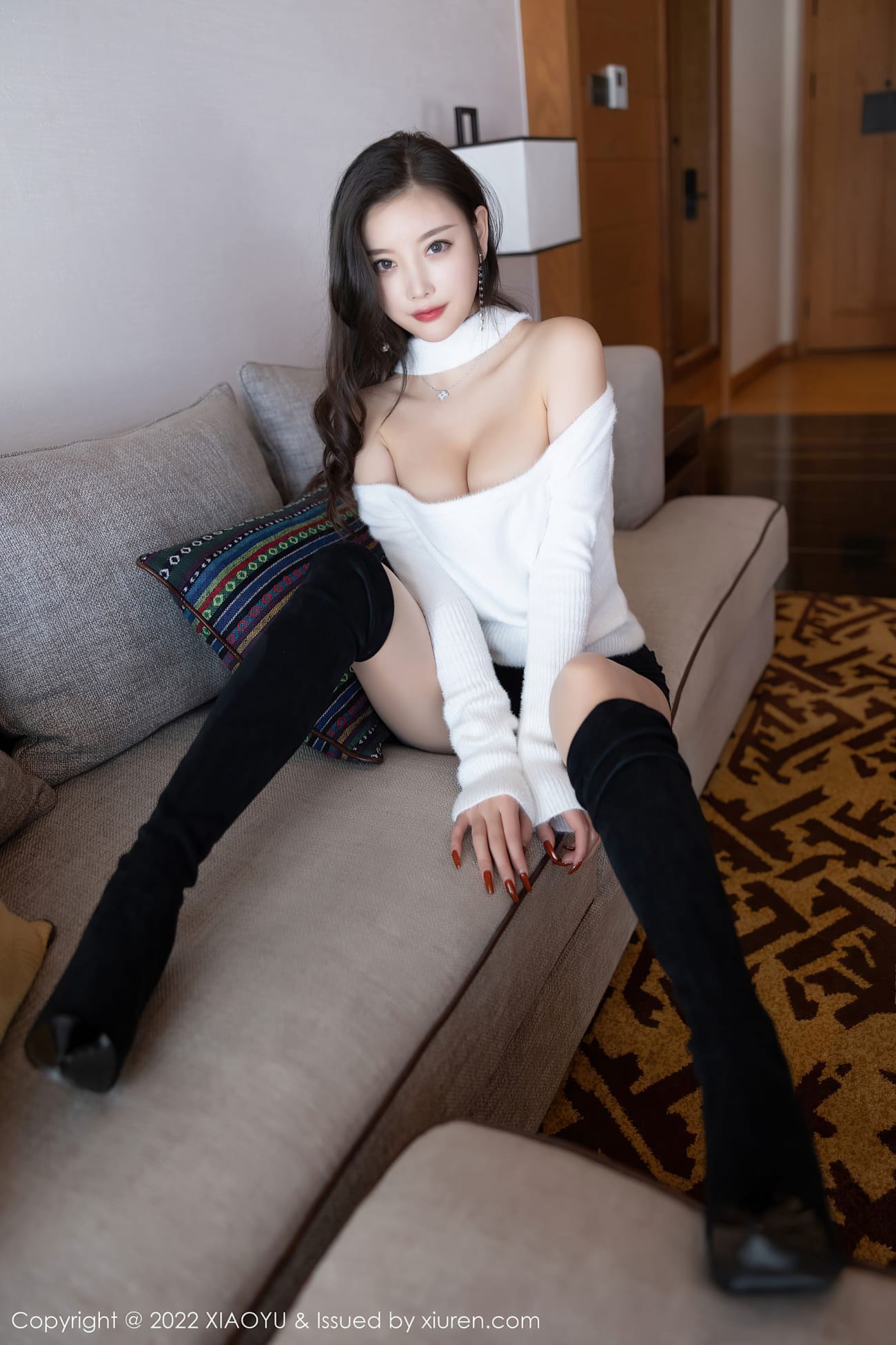 女神杨晨晨Yome - 白色收身上衣+黑色短裙丽江旅拍