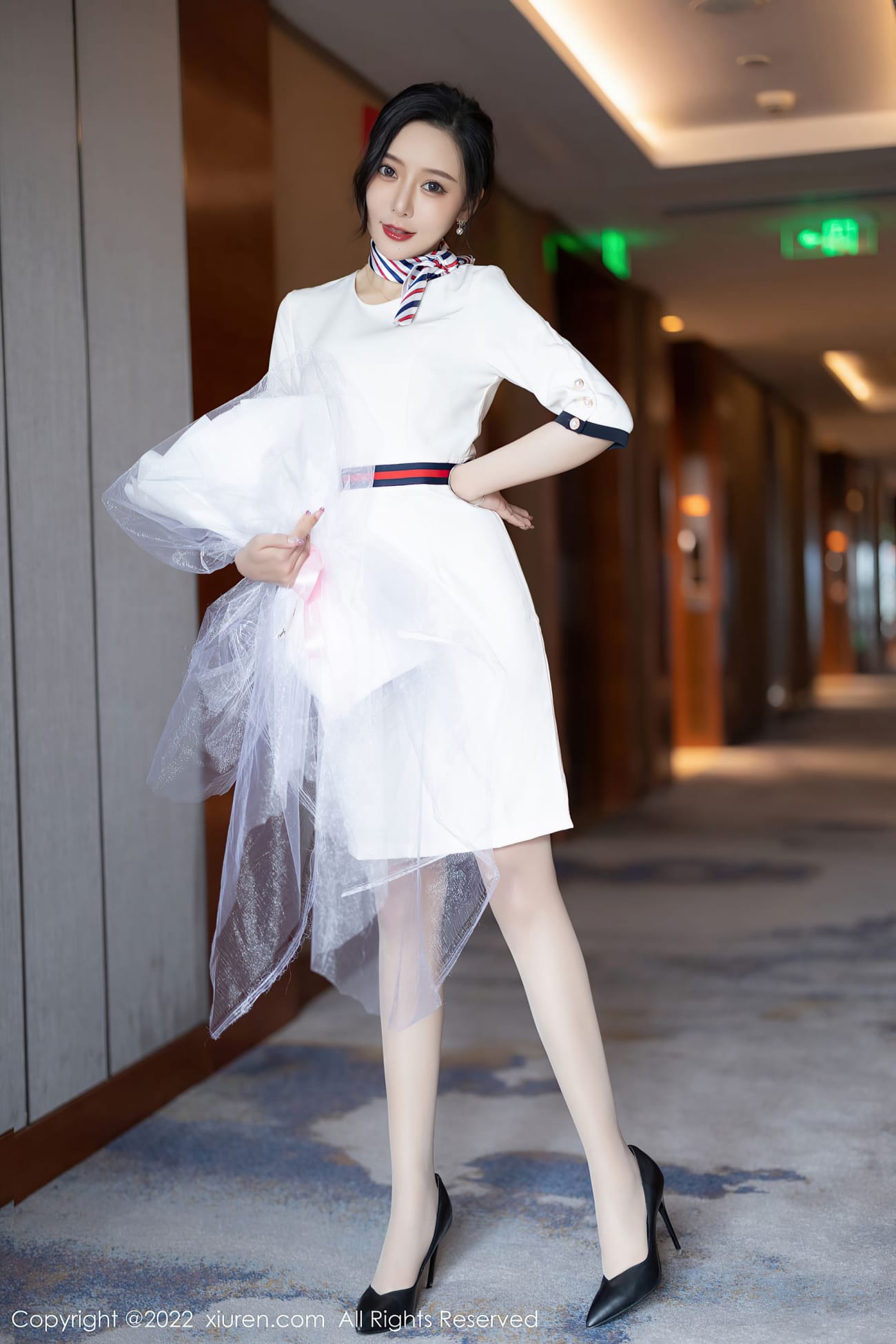 女神王馨瑶yanni - 白色连衣裙+原色丝袜性感写真