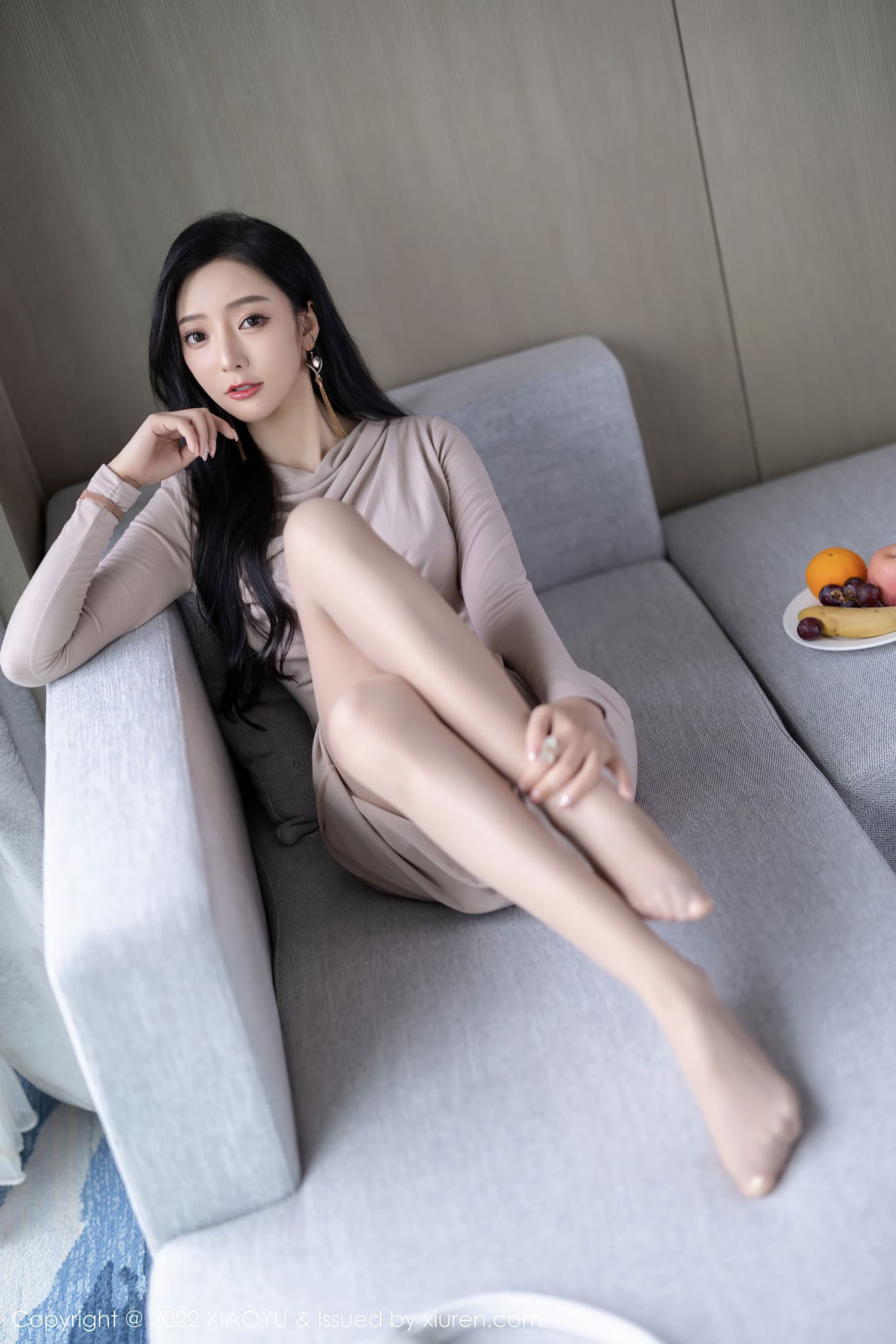 女神王馨瑶yanni - 浅色连衣长裙+丝袜系列性感写真