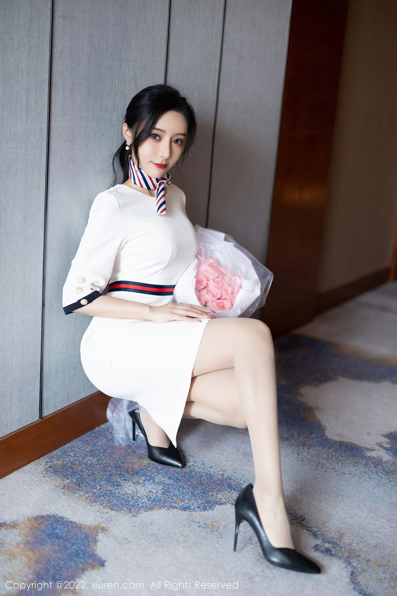女神王馨瑶yanni - 白色连衣裙+原色丝袜性感写真