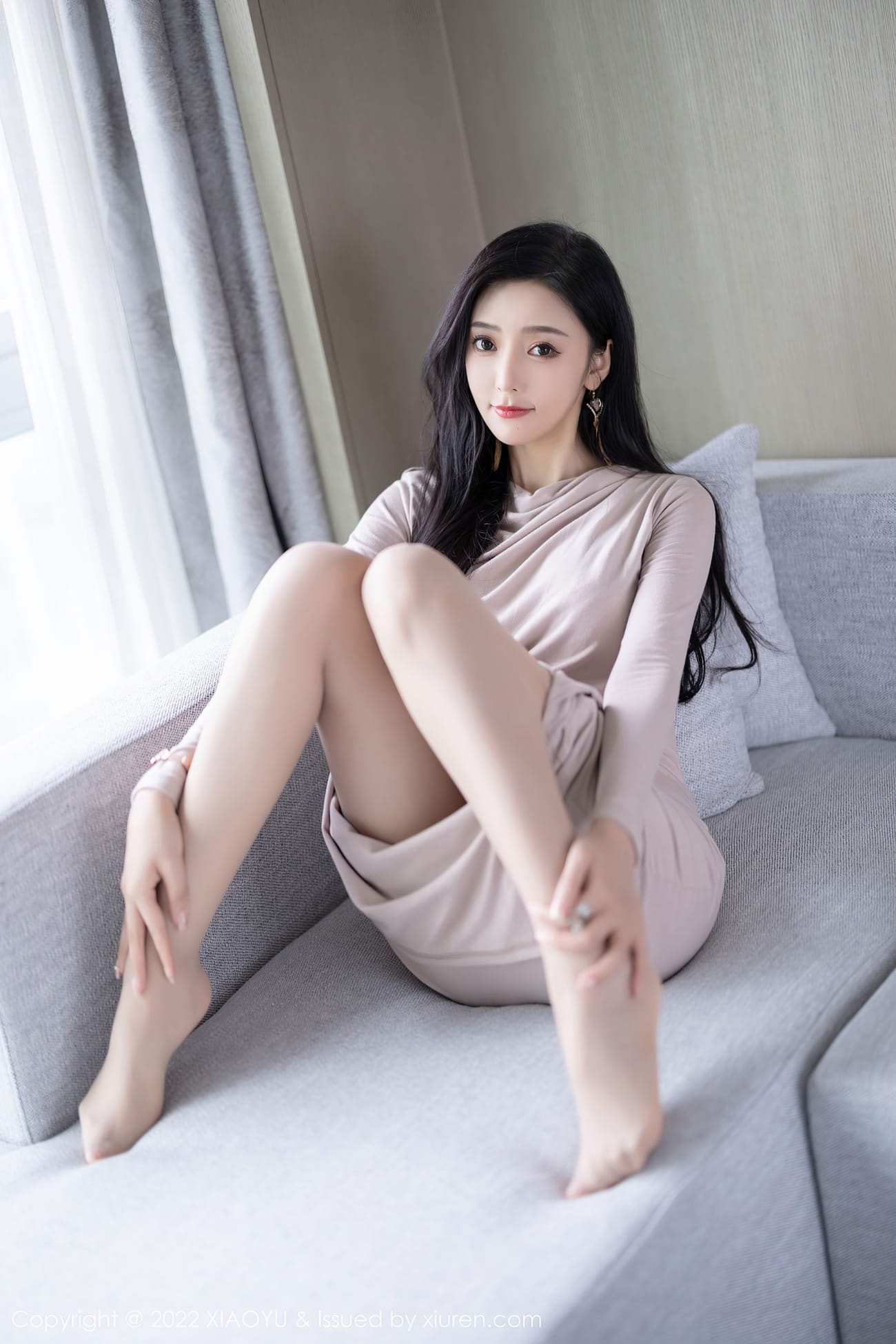 女神王馨瑶yanni - 浅色连衣长裙+丝袜系列性感写真