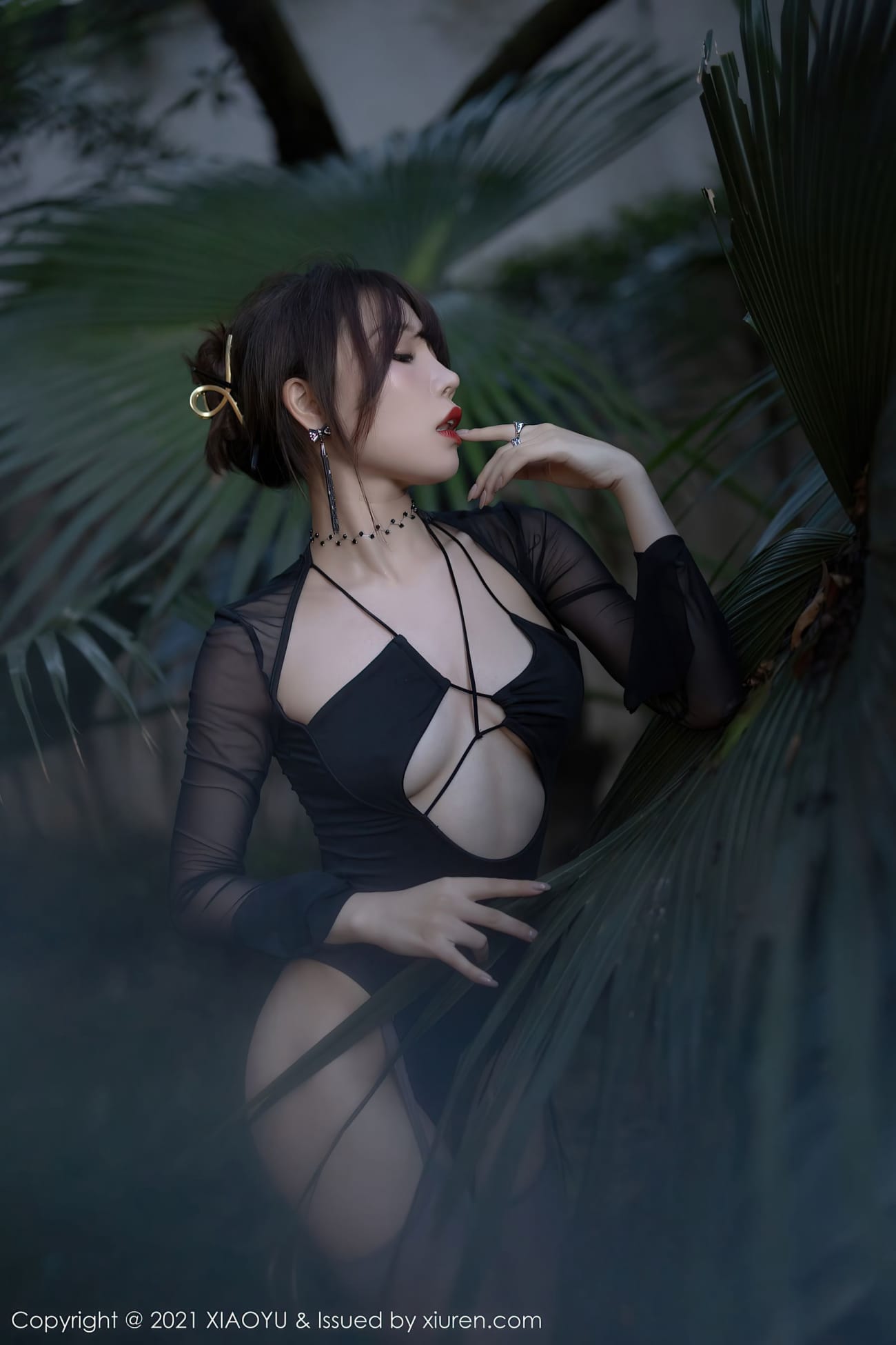 女神芝芝Booty - 半透长裙+黑丝系列性感写真