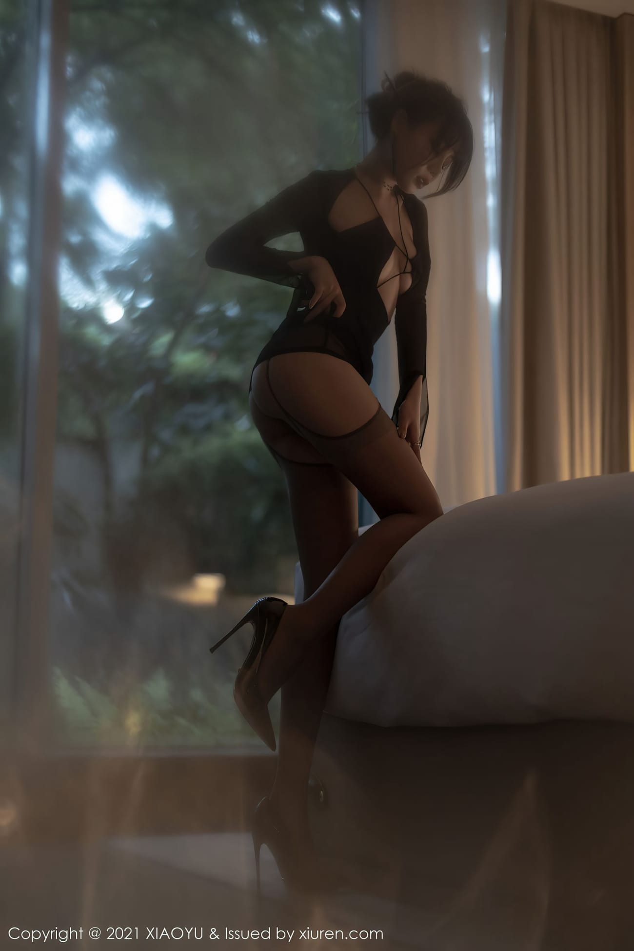 女神芝芝Booty - 半透长裙+黑丝系列性感写真