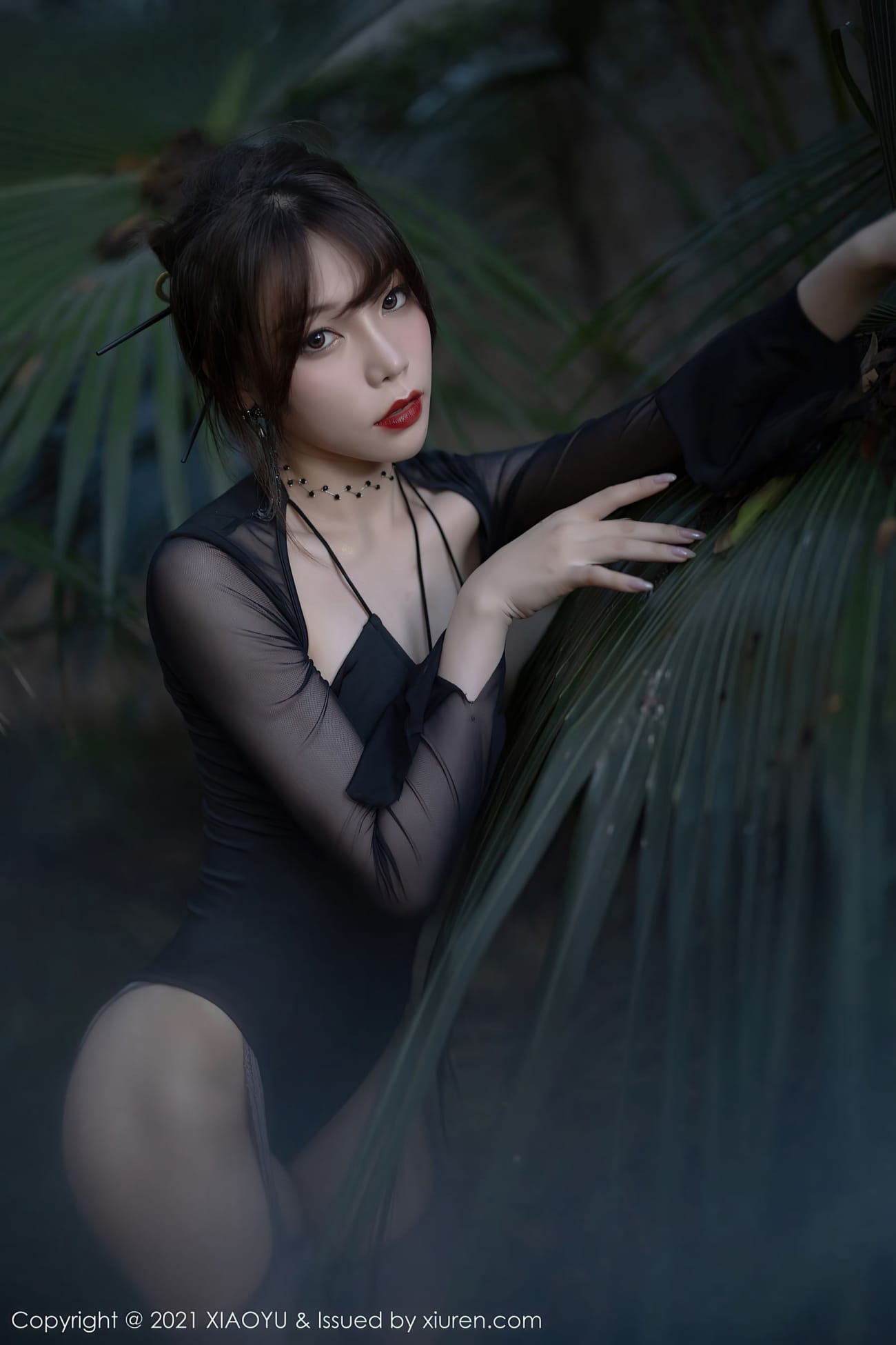 女神芝芝Booty - 半透长裙+黑丝系列性感写真