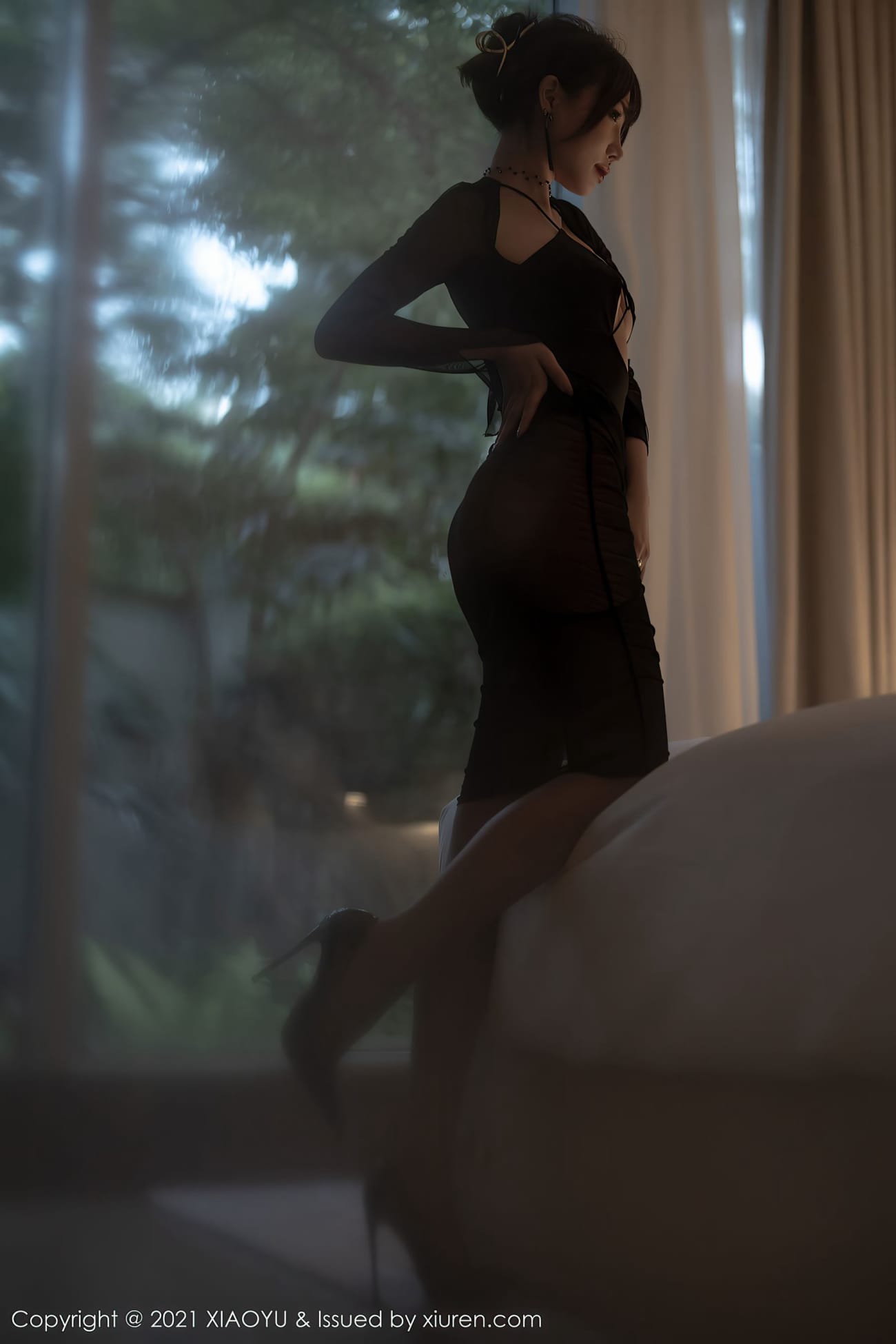 女神芝芝Booty - 半透长裙+黑丝系列性感写真