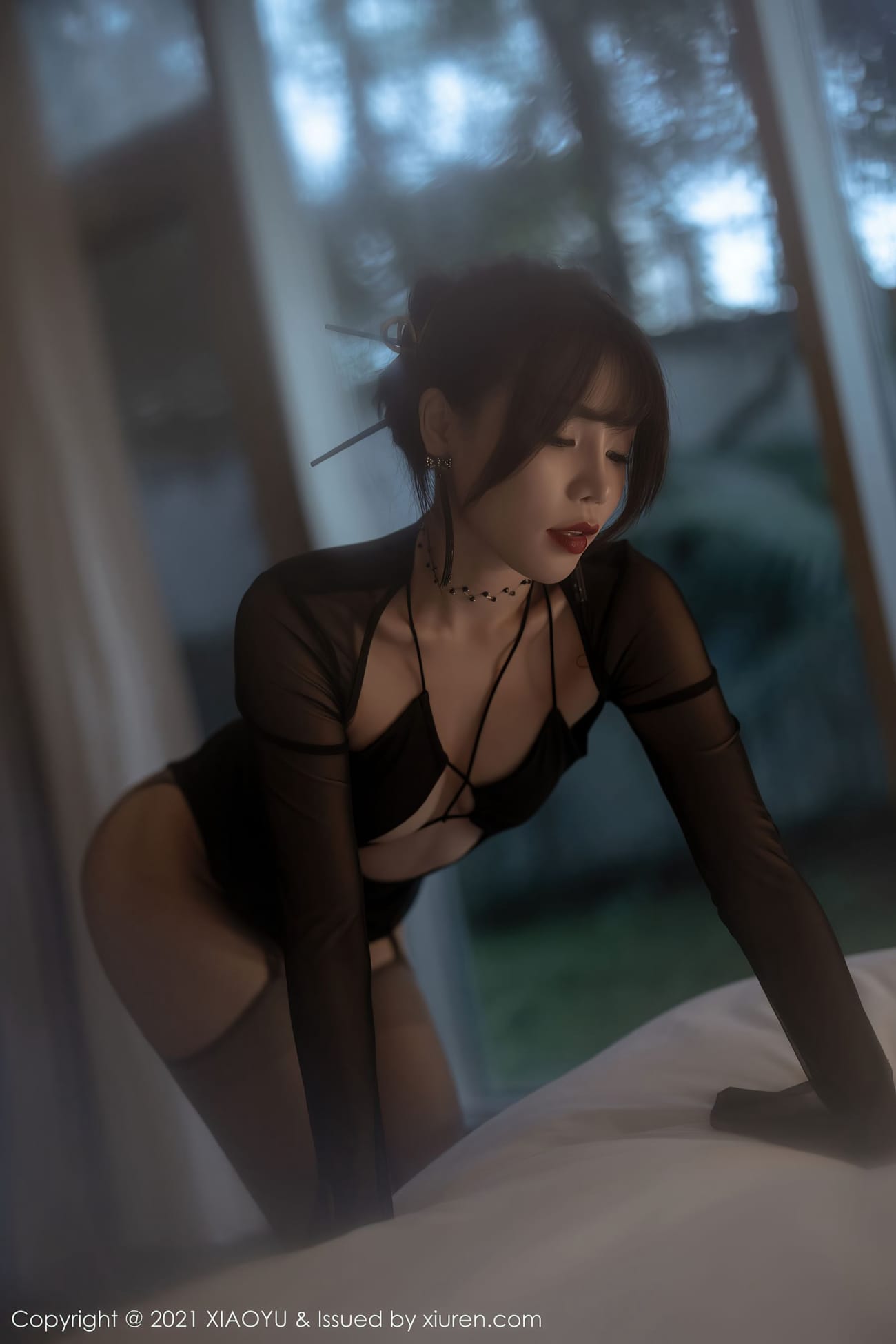 女神芝芝Booty - 半透长裙+黑丝系列性感写真