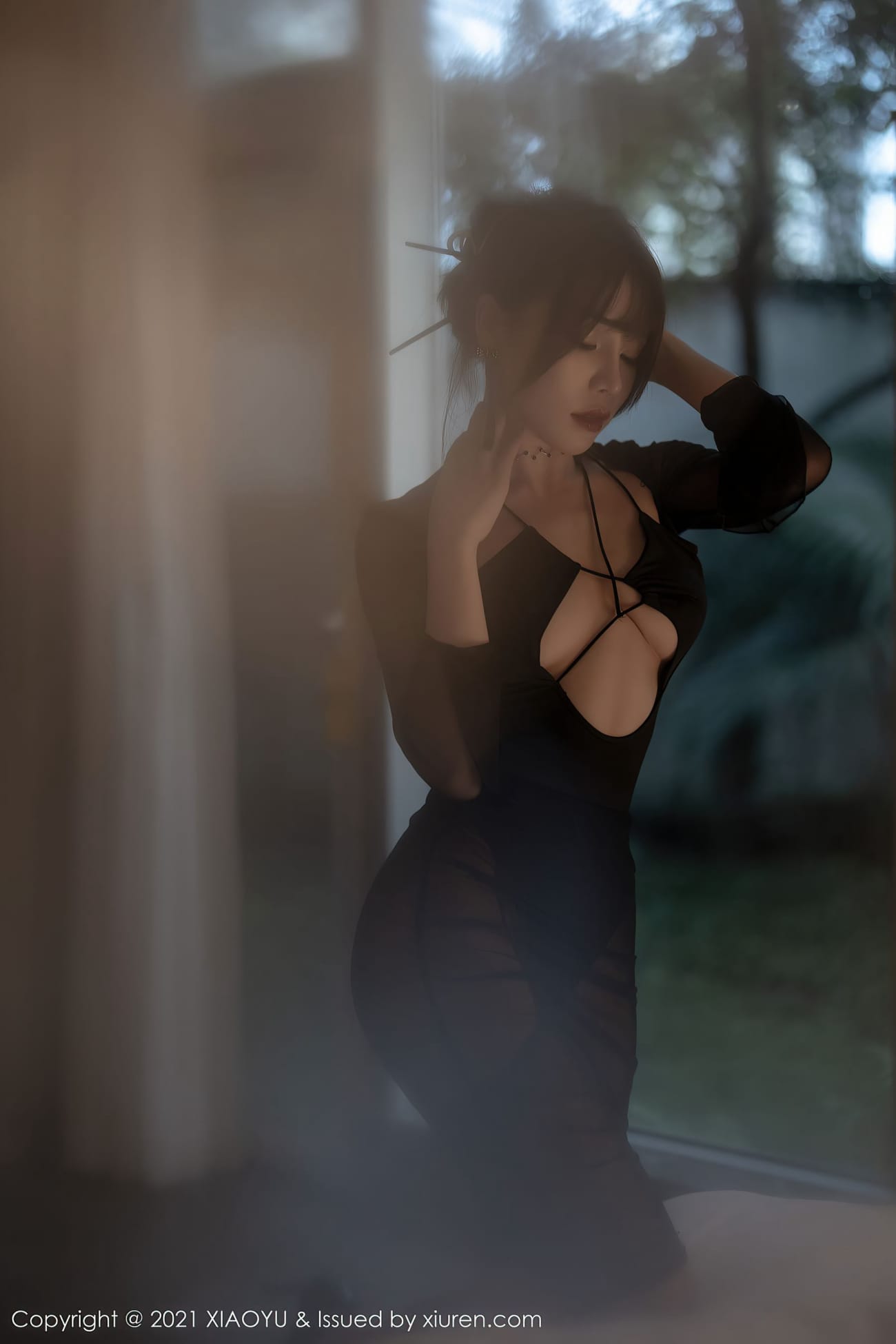 女神芝芝Booty - 半透长裙+黑丝系列性感写真