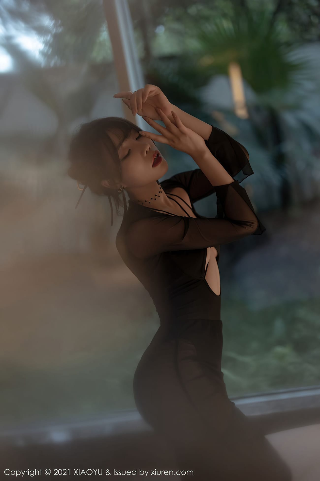 女神芝芝Booty - 半透长裙+黑丝系列性感写真