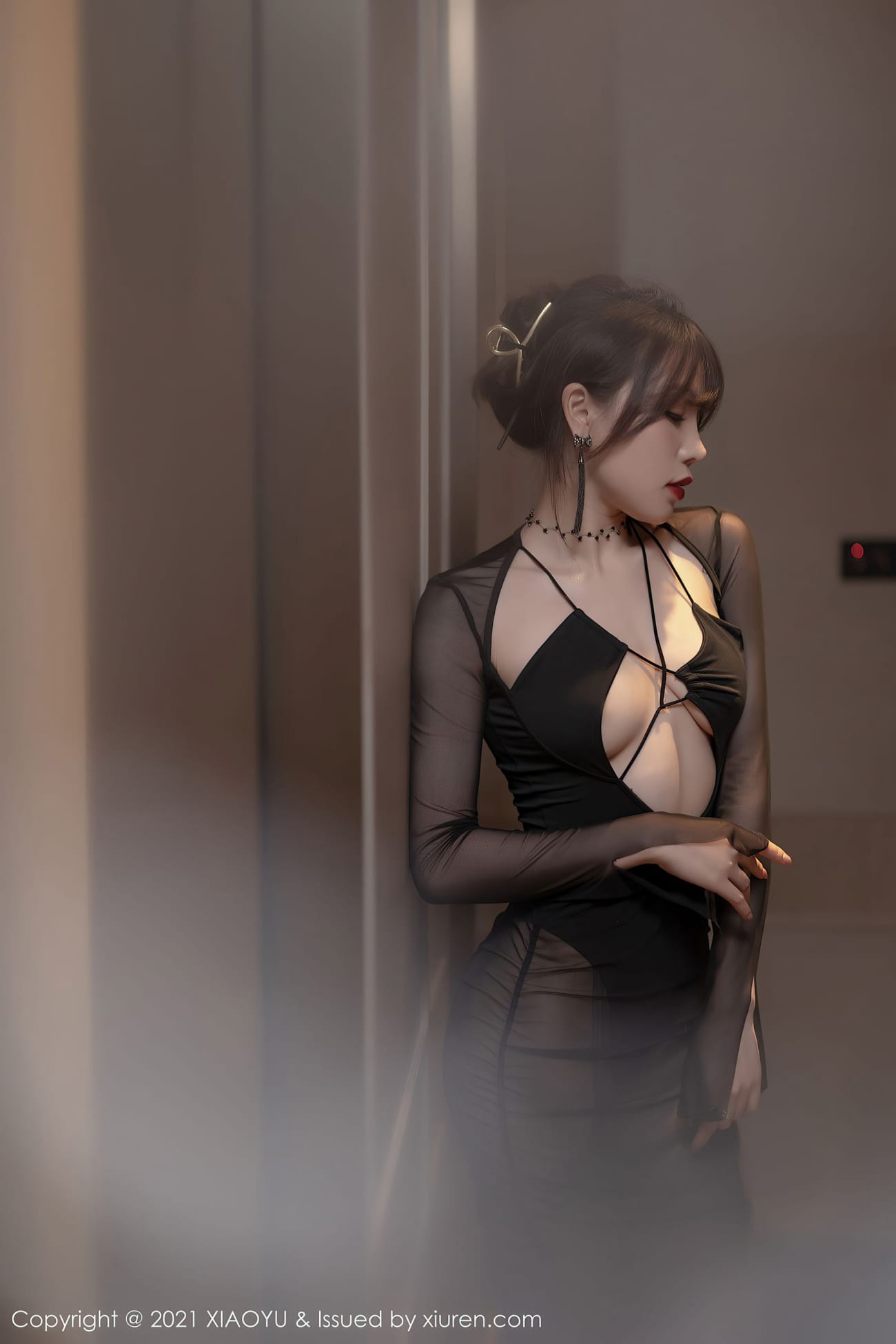 女神芝芝Booty - 半透长裙+黑丝系列性感写真