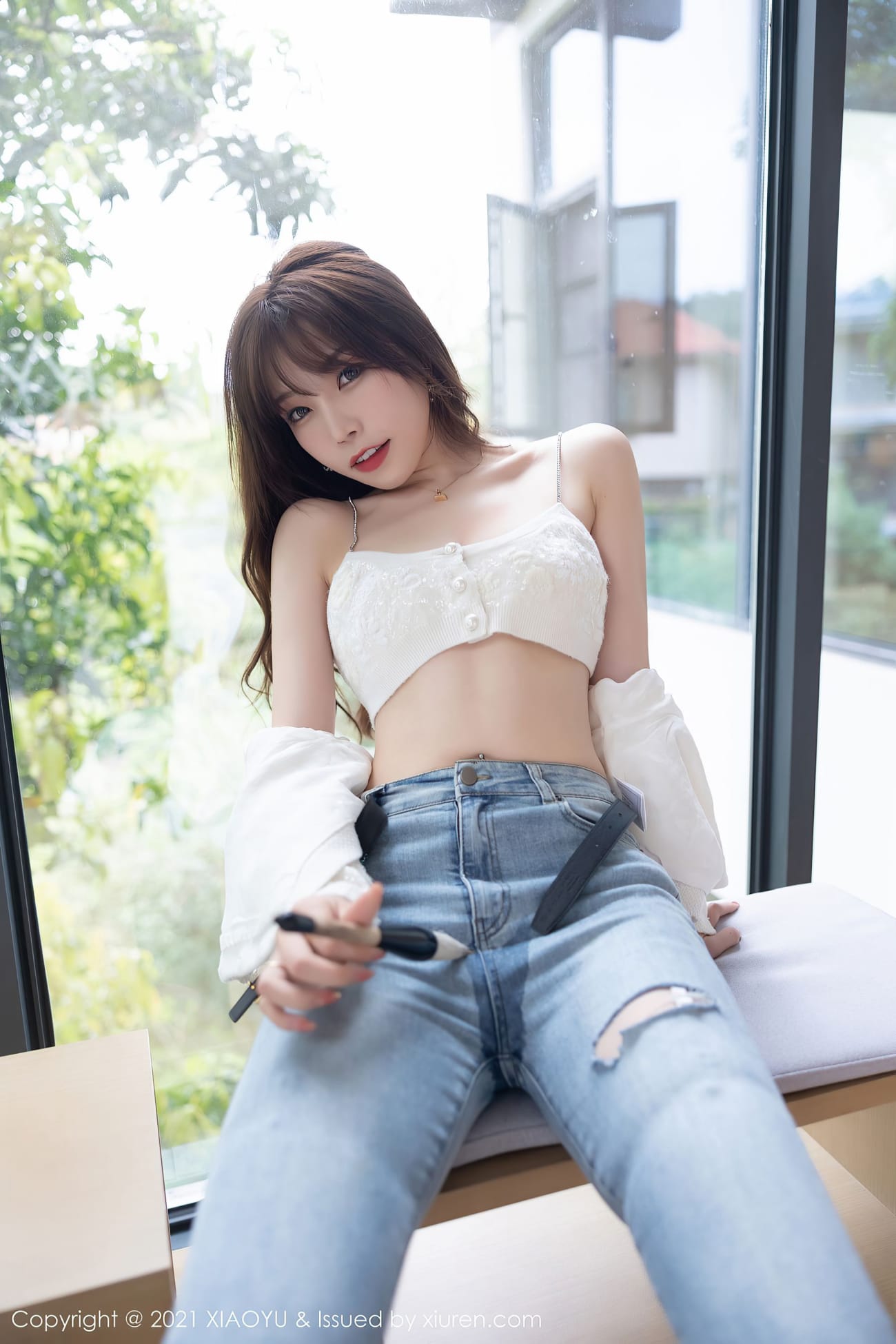 女神芝芝Booty - 小蛮腰+牛仔裤娇艳写真
