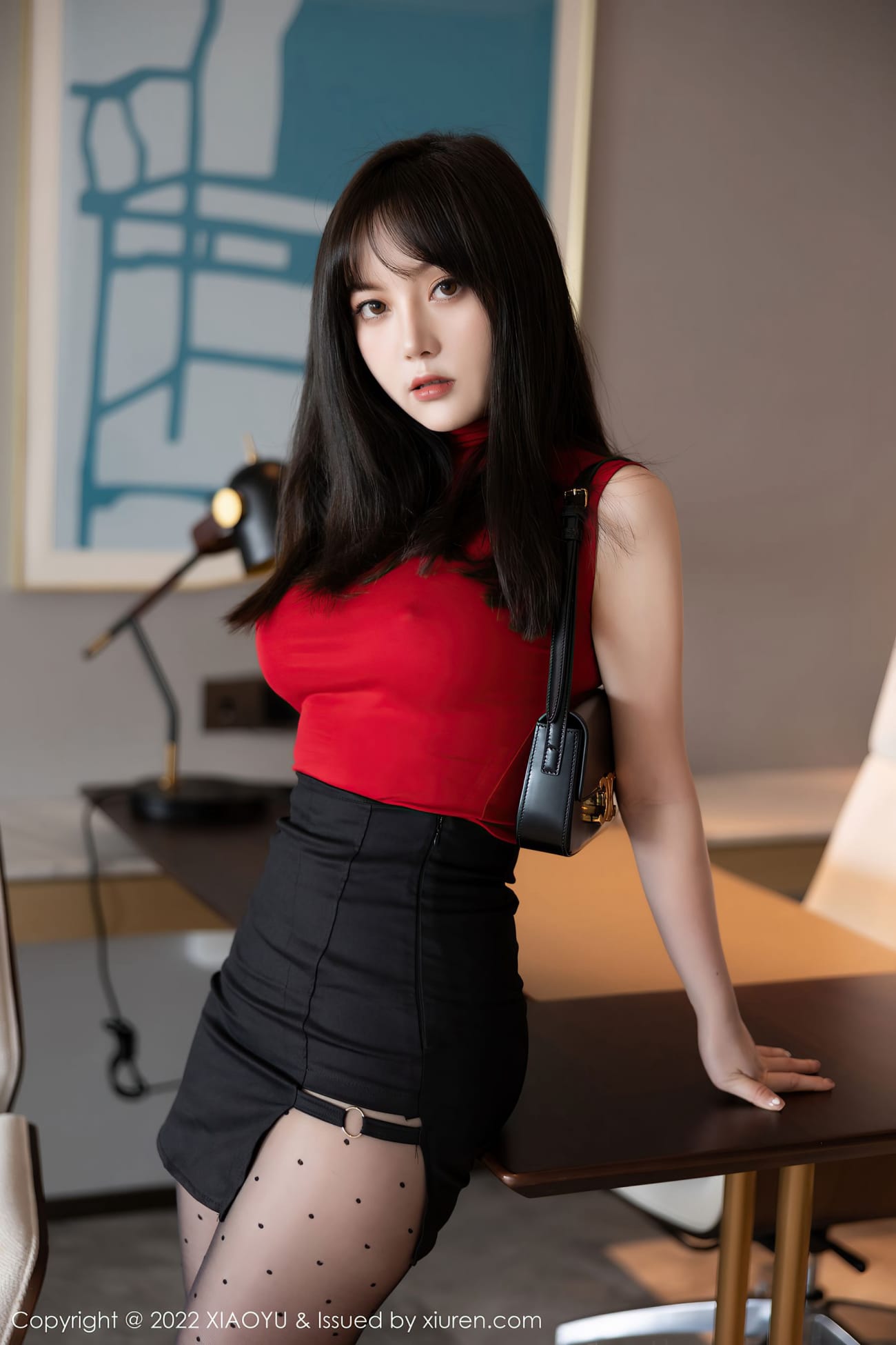 模特豆瓣酱 - 红色上衣+黑色短裙性感写真