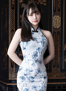  [XiuRen秀人网] No.5025 美女模特豆瓣酱 - 旗袍+灰丝系列性感写真