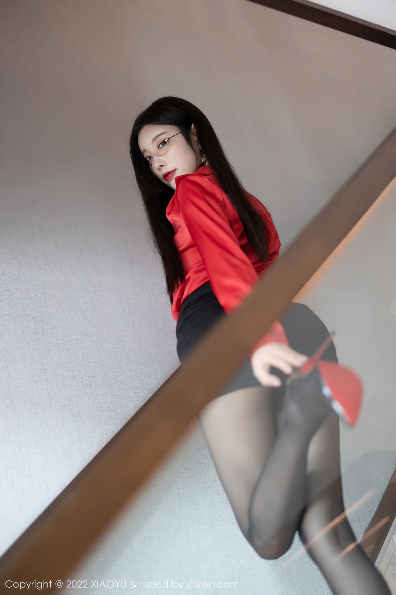 女神杨晨晨Yome - 红色上衣+黑丝系列私房写真