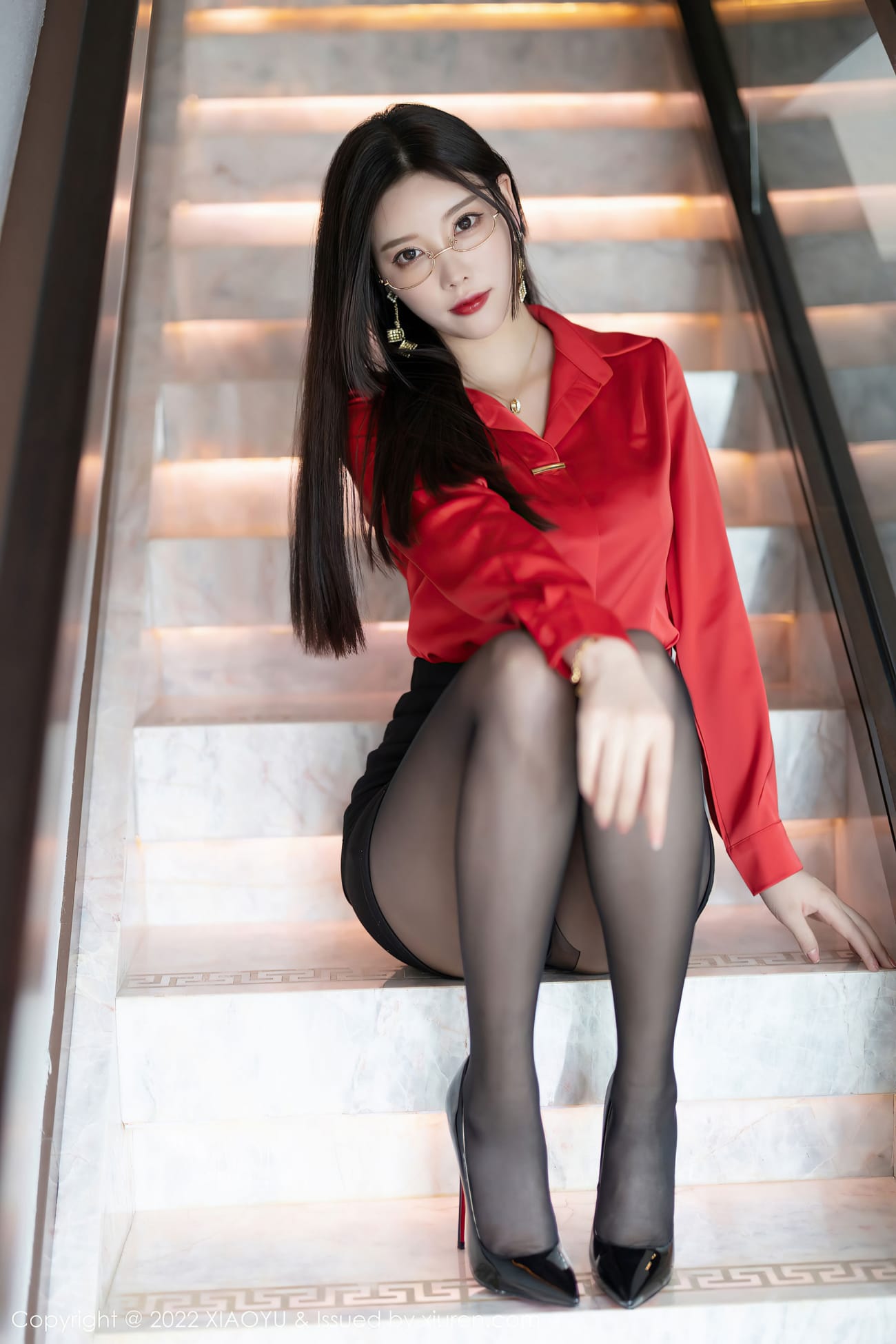 女神杨晨晨Yome - 红色上衣+黑丝系列私房写真