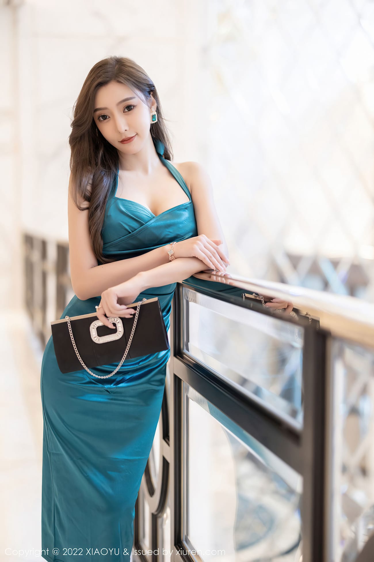 女神王馨瑶yanni - 暗绿色长裙+原色丝袜性感写真