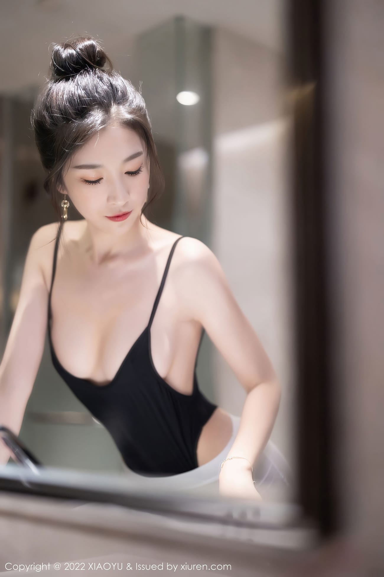 新人林乐一 - 白色短裙+诱人黑丝气质写真