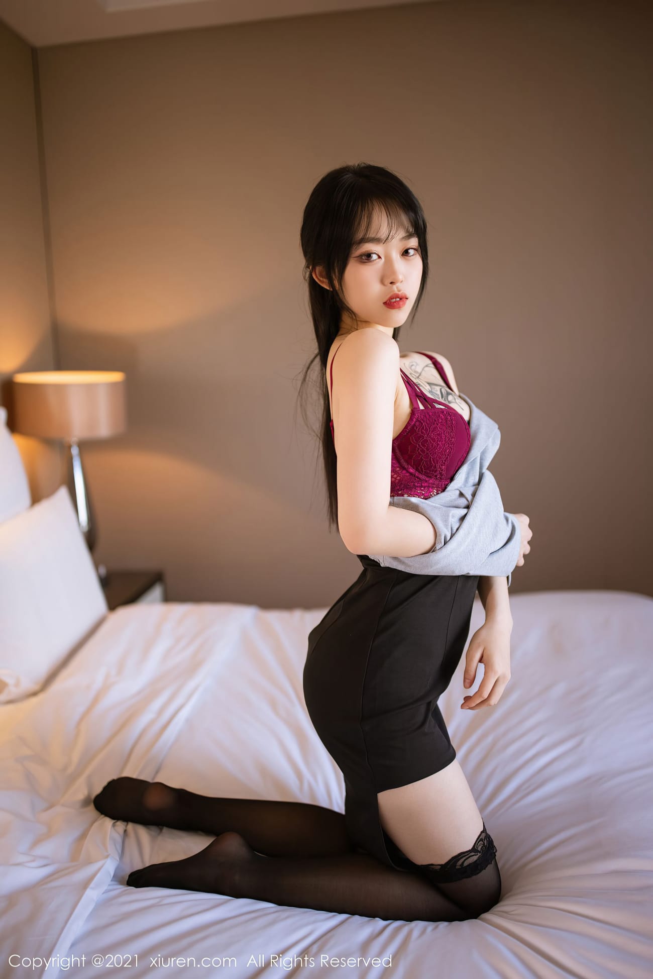 模特奶瓶子 - 黑丝美腿+苗条身姿性感写真