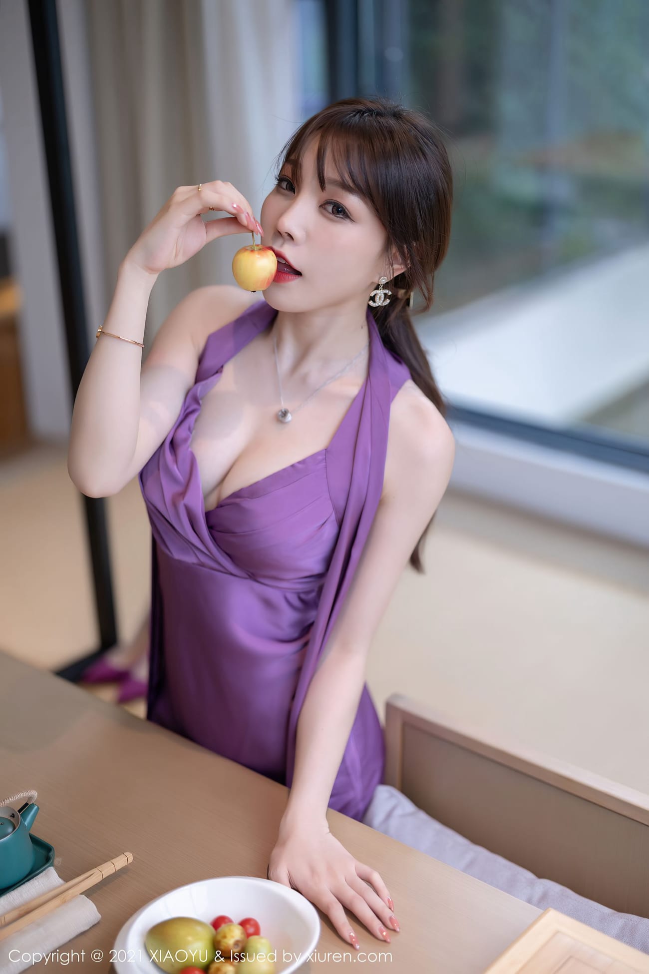 女神芝芝Booty - 紫色长裙人比花娇私房写真