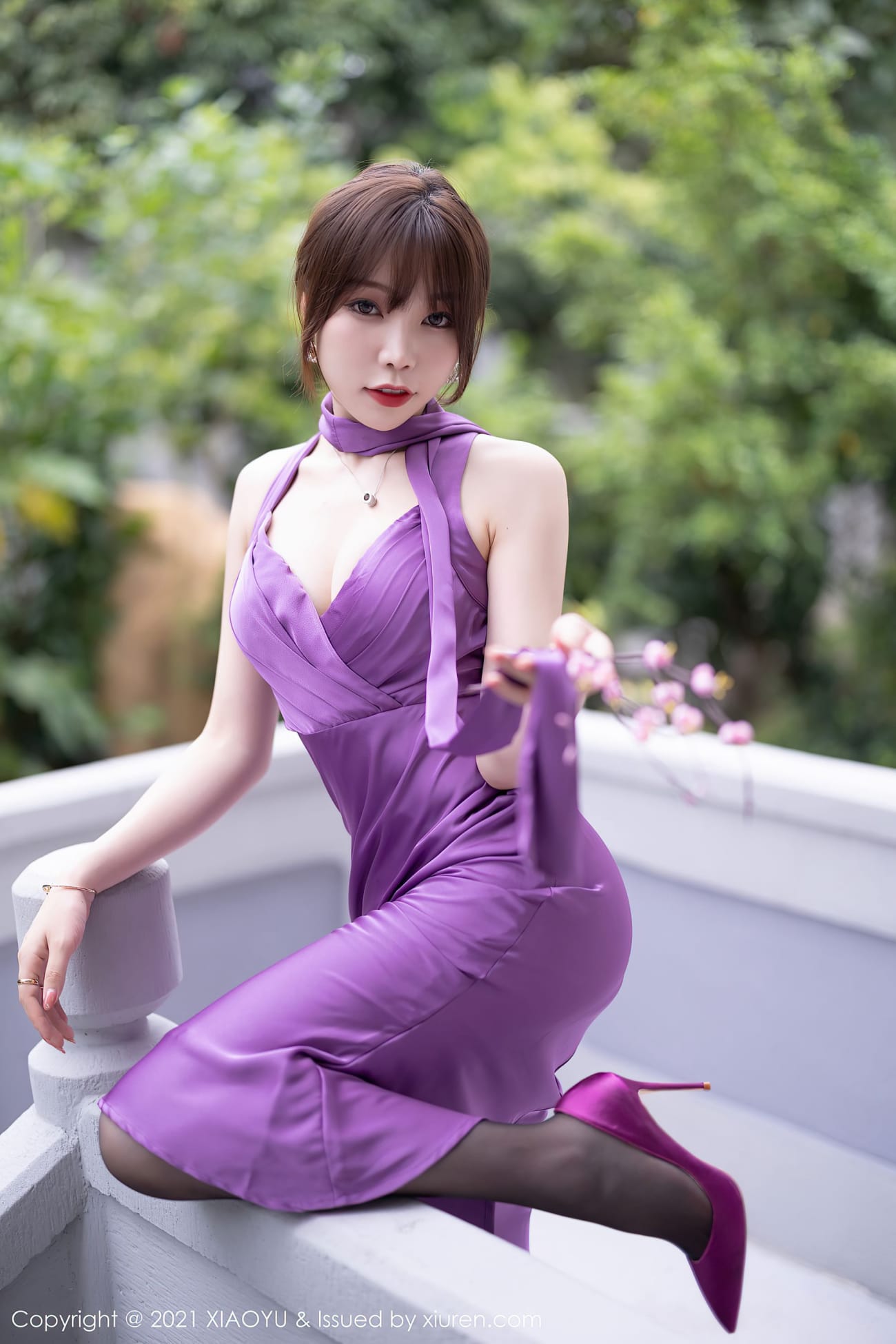 女神芝芝Booty - 紫色长裙人比花娇私房写真