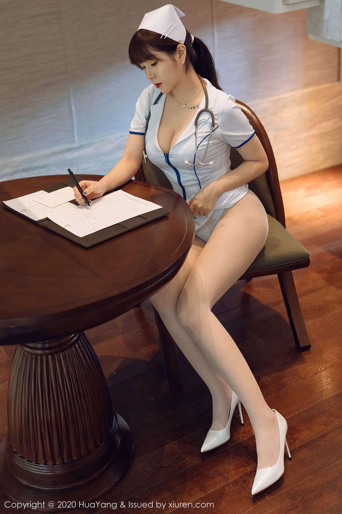 女神王雨纯 - 护士制服+原色丝袜西双版纳旅拍