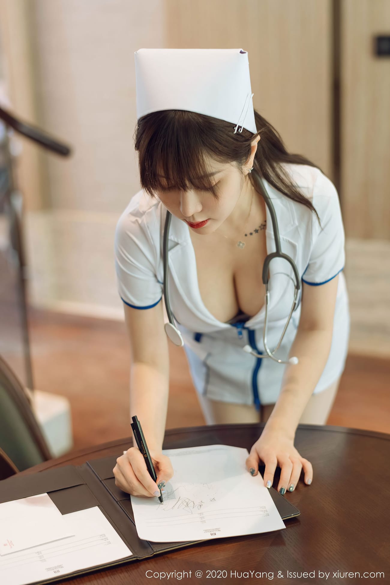 女神王雨纯 - 护士制服+原色丝袜西双版纳旅拍