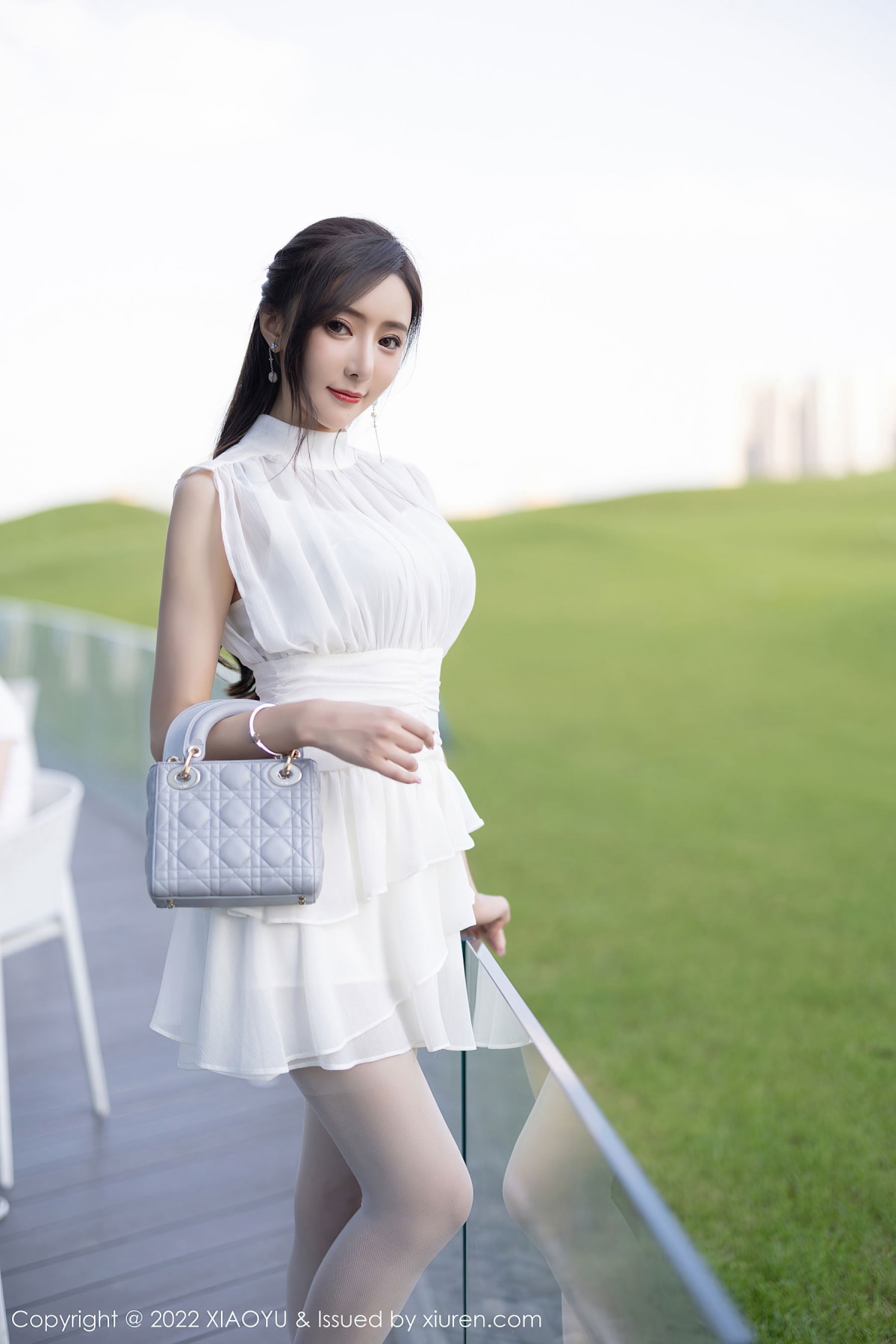 女神王馨瑶yanni - 白色连衣裙+丝袜系列户外写真