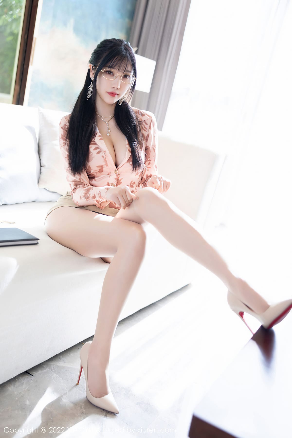 女神杨晨晨Yome - 职场OL+原色丝袜心愿旅拍