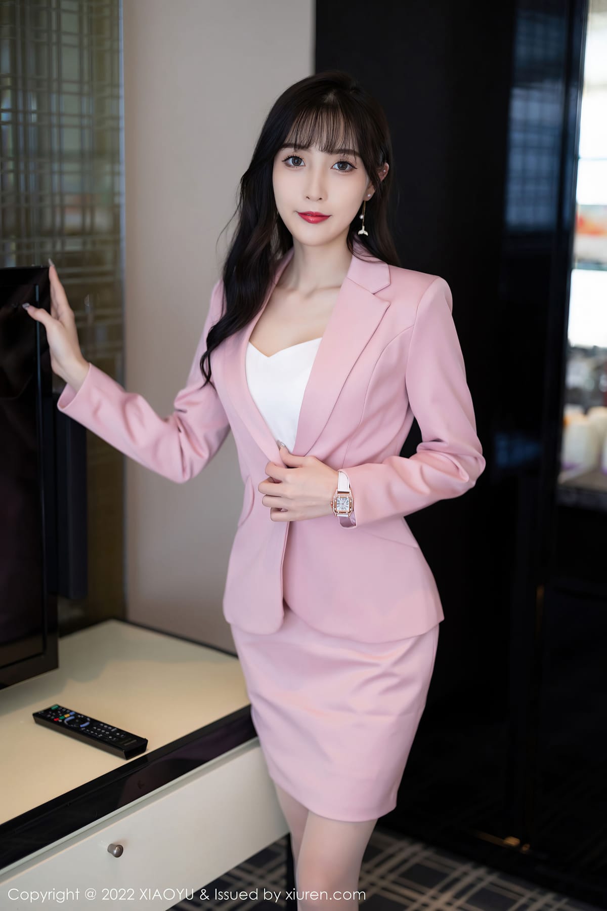 模特林星阑 - 粉色服饰+原色丝袜性感写真