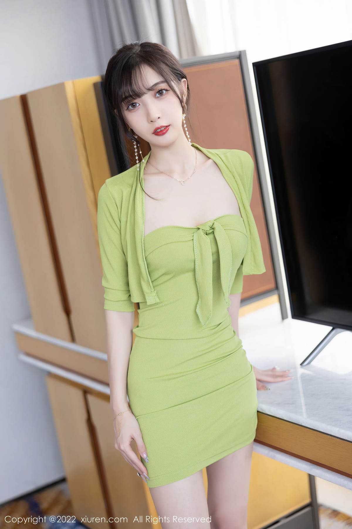 模特林星阑 - 绿色连衣裙+修长美腿性感写真