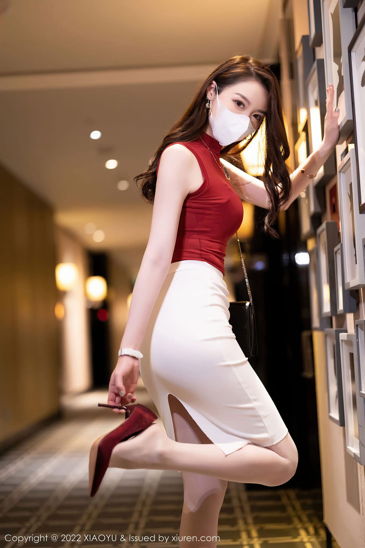 模特梦心玥 - 收身上衣+白色短裙性感写真