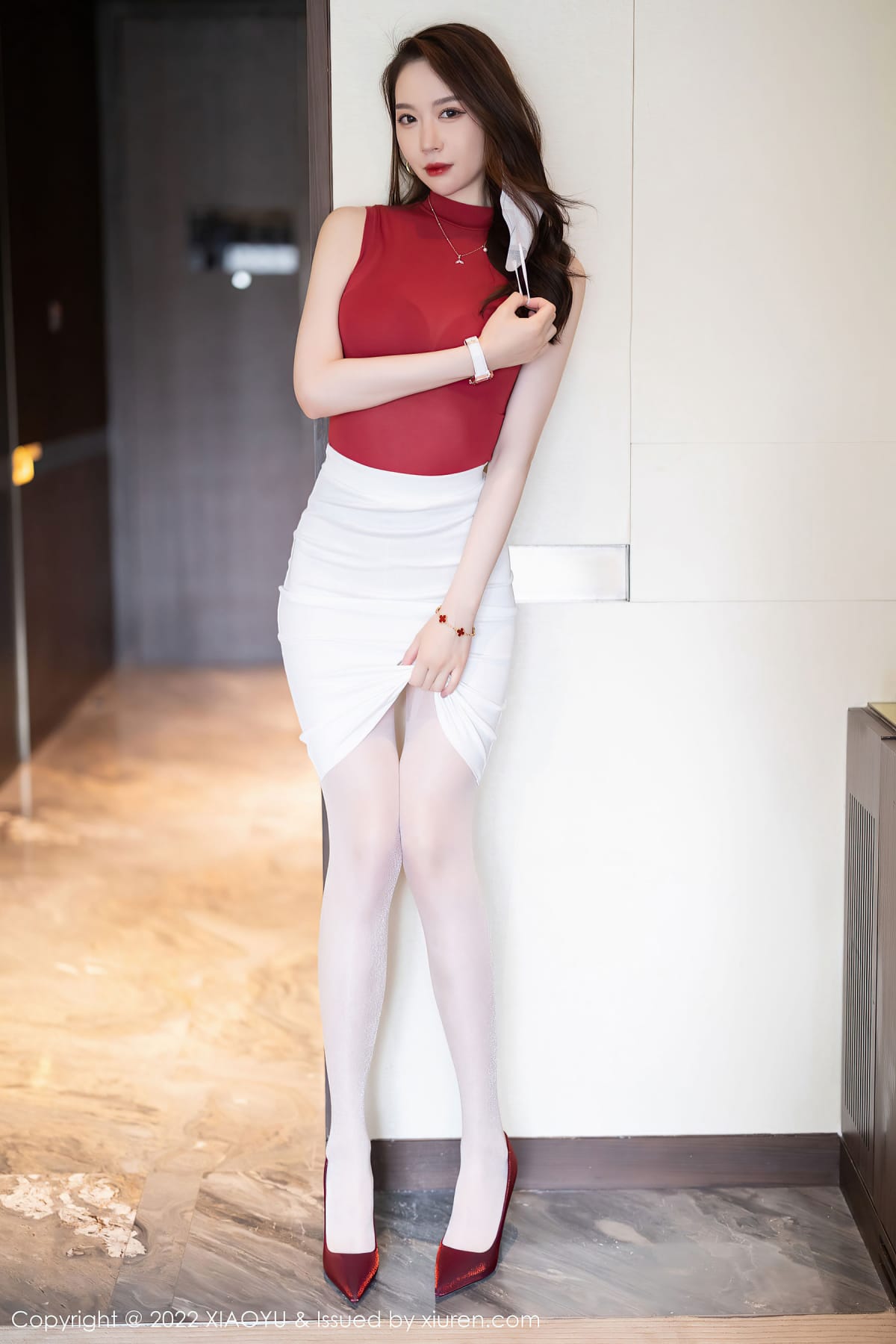 模特梦心玥 - 收身上衣+白色短裙性感写真