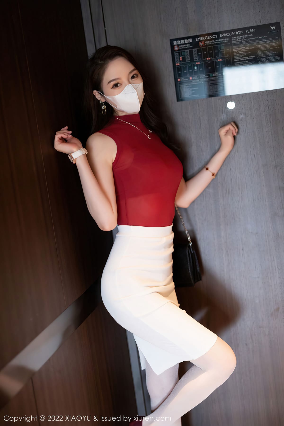 模特梦心玥 - 收身上衣+白色短裙性感写真