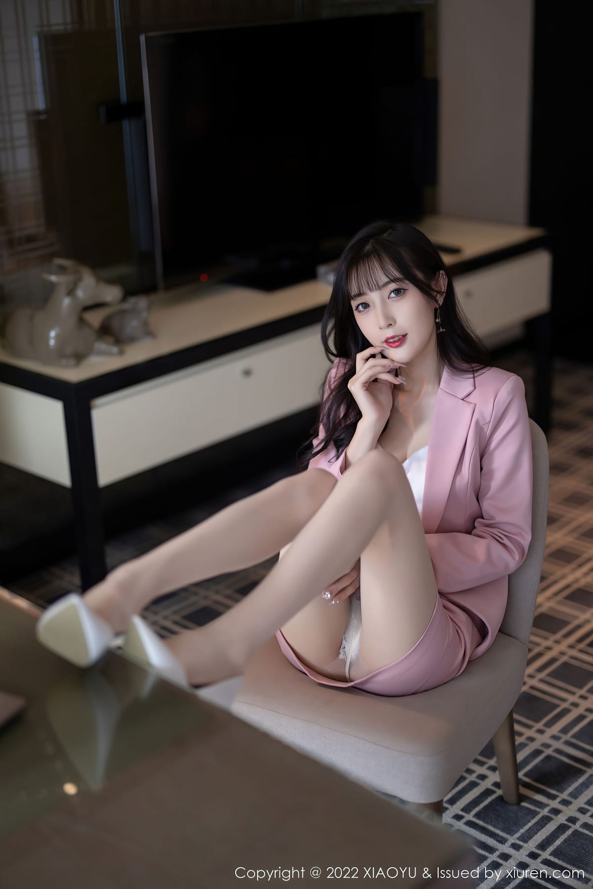 模特林星阑 - 粉色服饰+原色丝袜性感写真