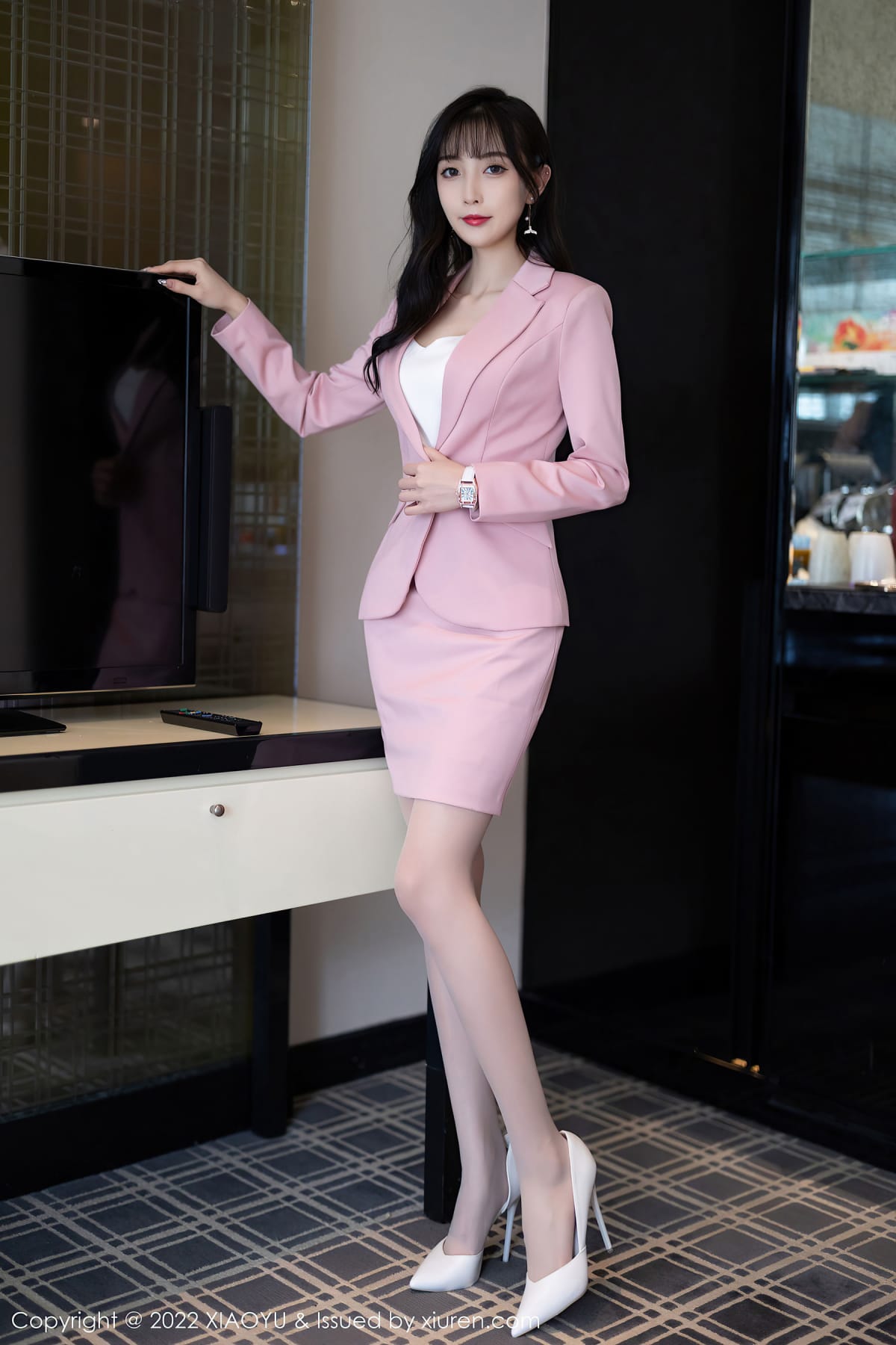 模特林星阑 - 粉色服饰+原色丝袜性感写真