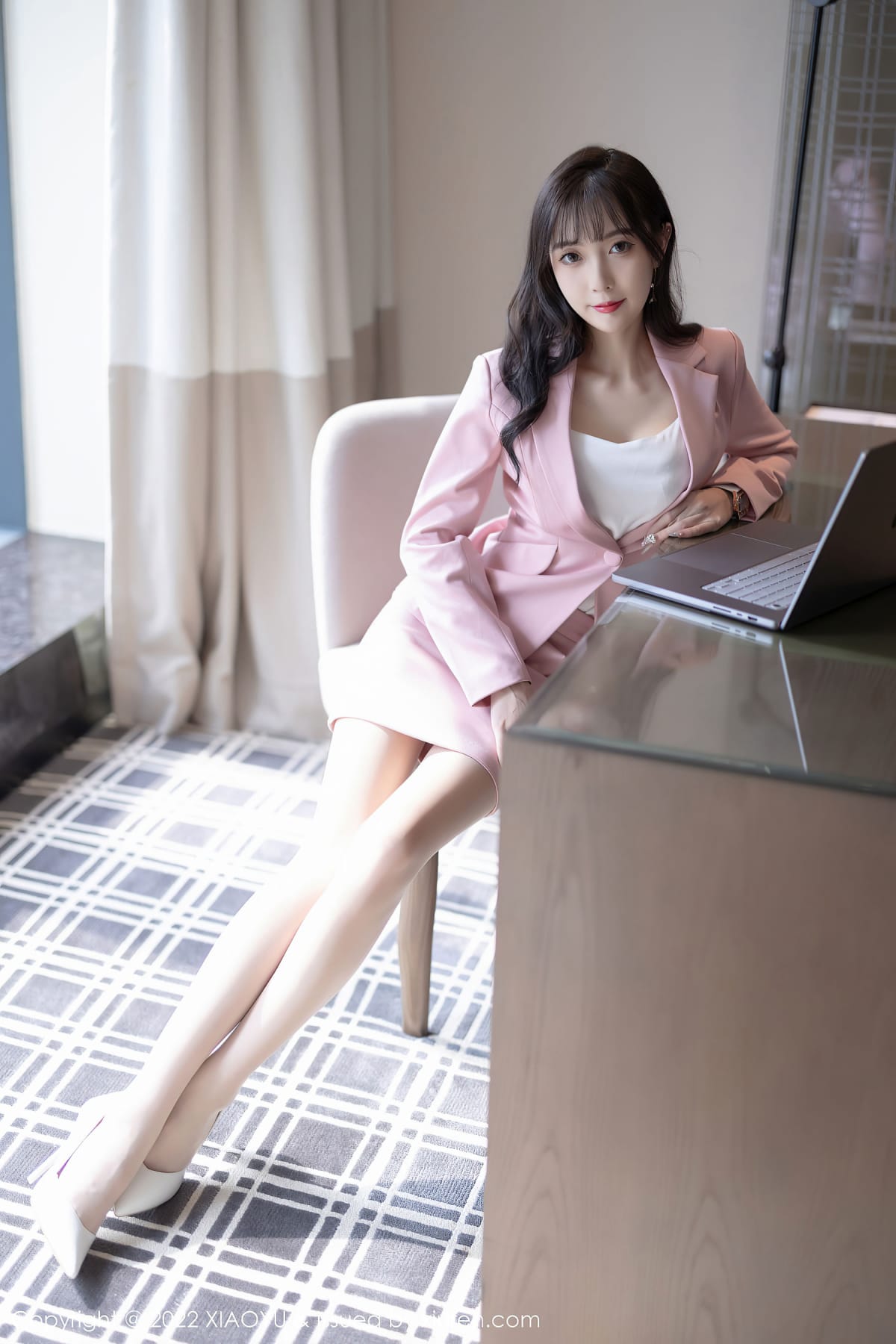 模特林星阑 - 粉色服饰+原色丝袜性感写真